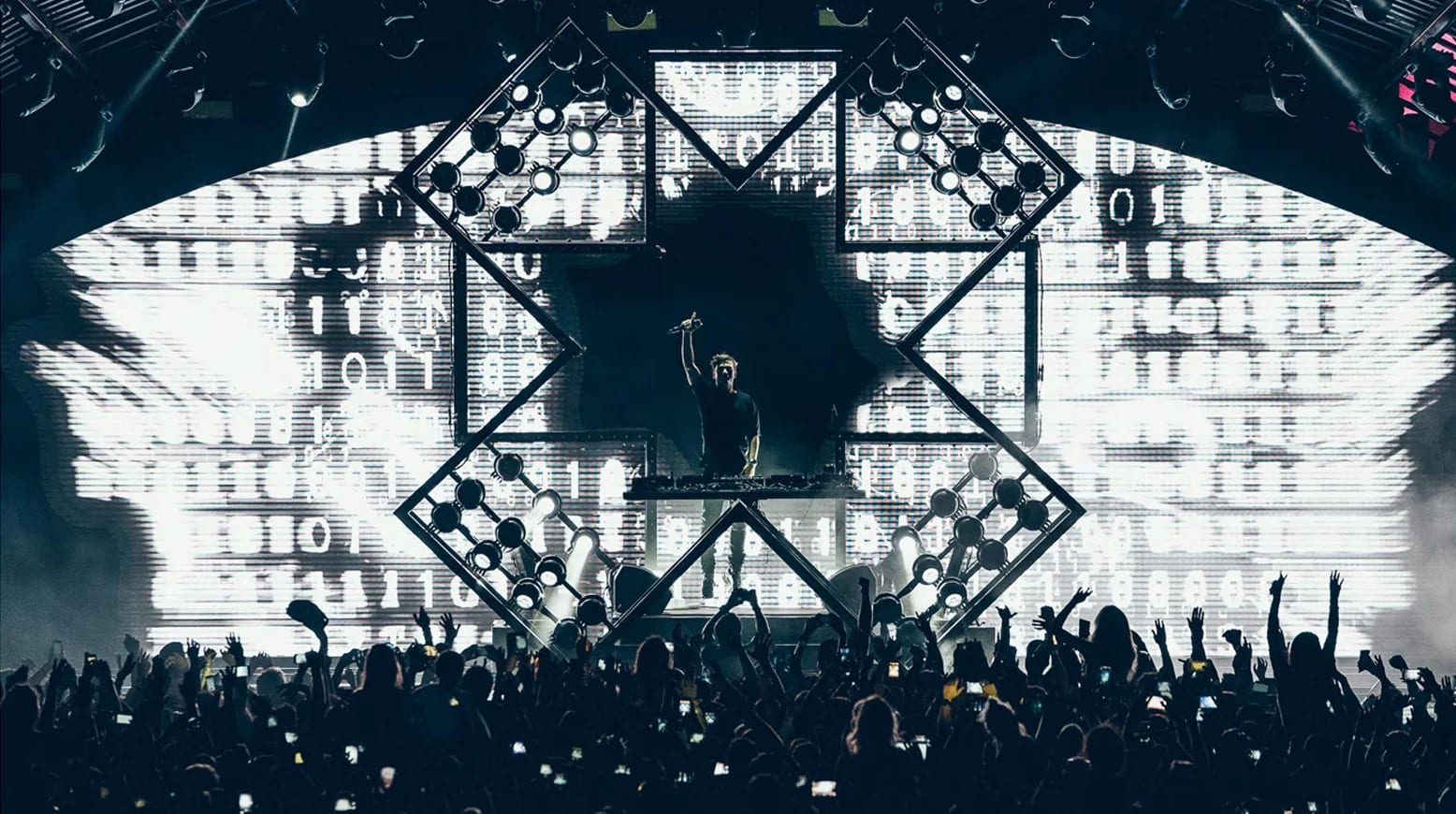 DJ Snake live show visuals by Comix
