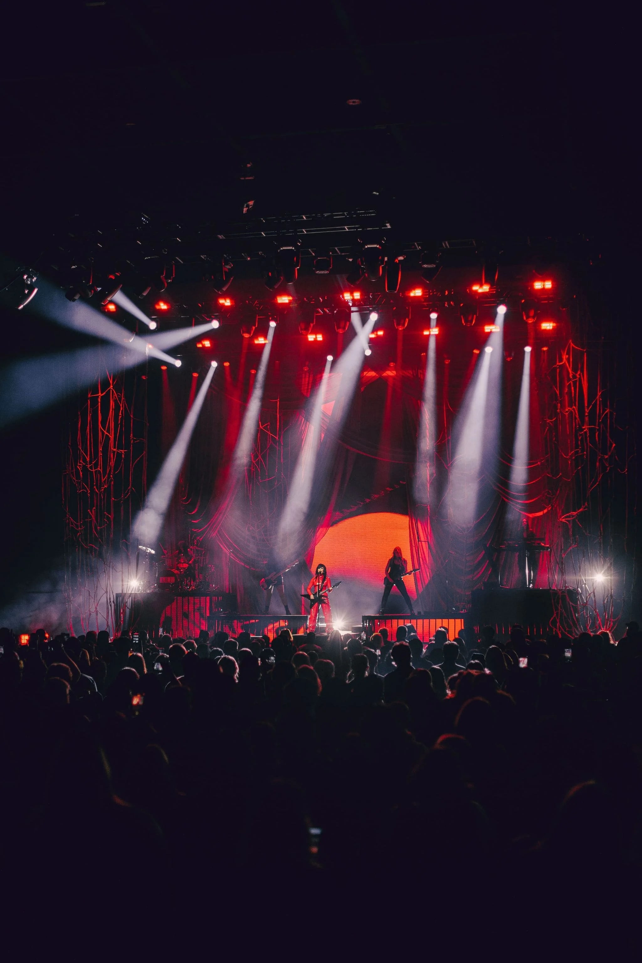 Demi Lovato tour stage visuals by Comix