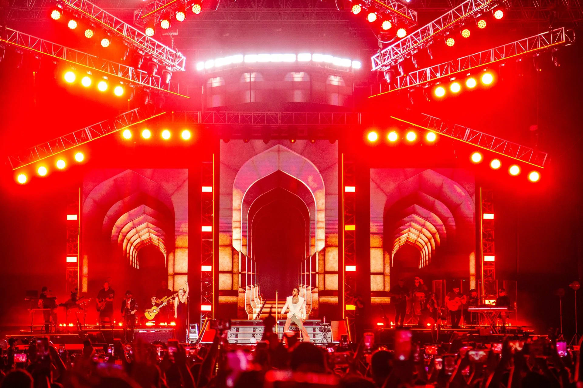 Romeo Santos tour stage visuals by Comix