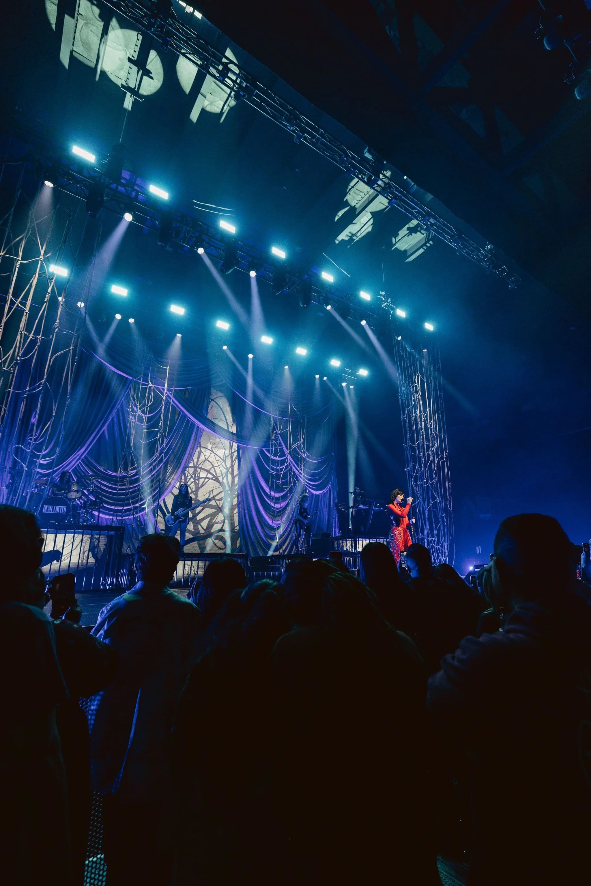 Demi Lovato tour stage visuals by Comix