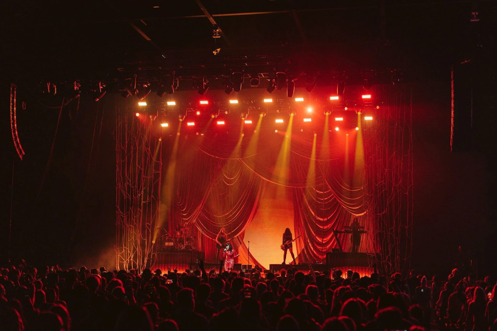Demi Lovato tour stage visuals by Comix