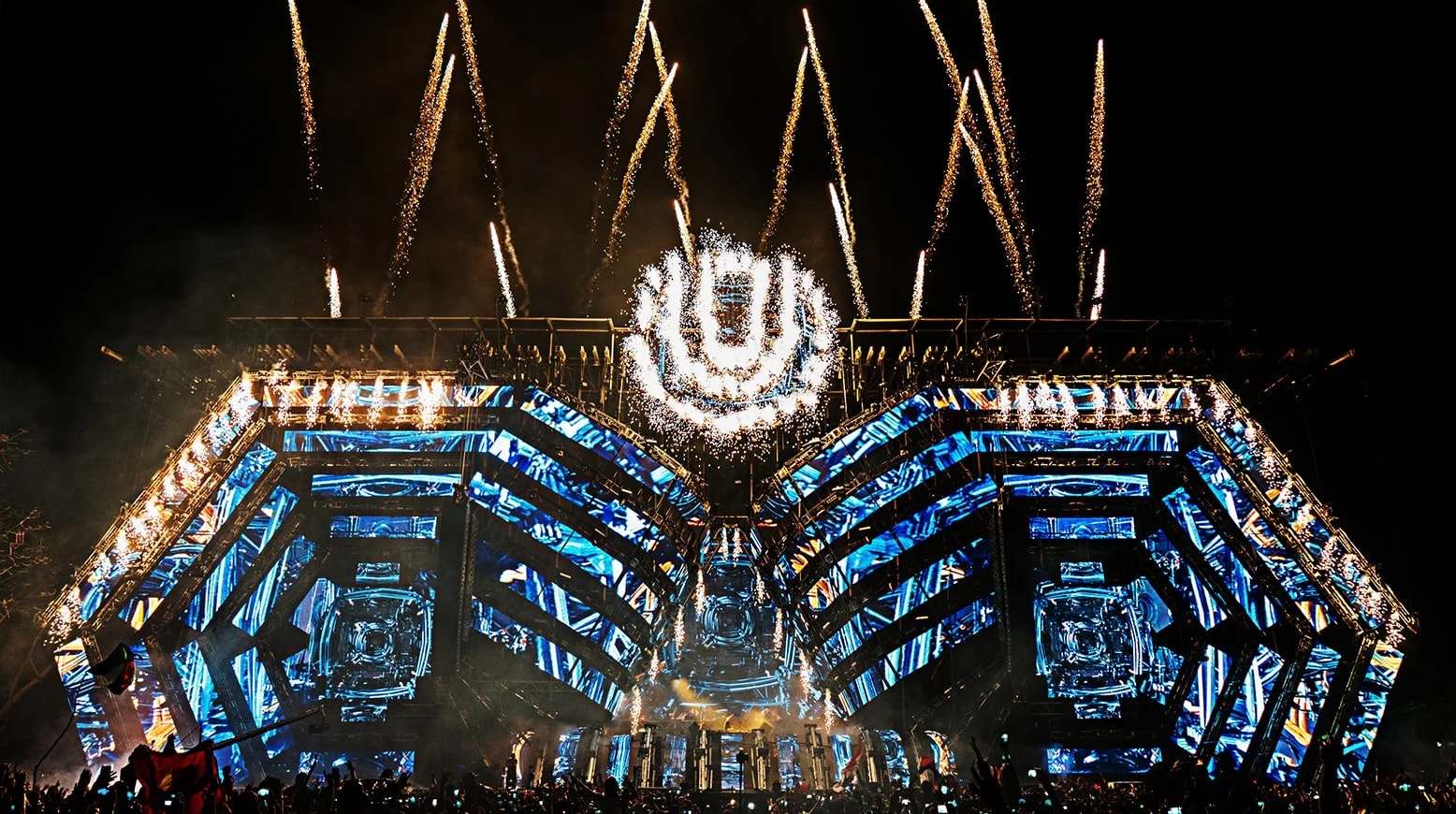 Avicii live tour visuals by Comix