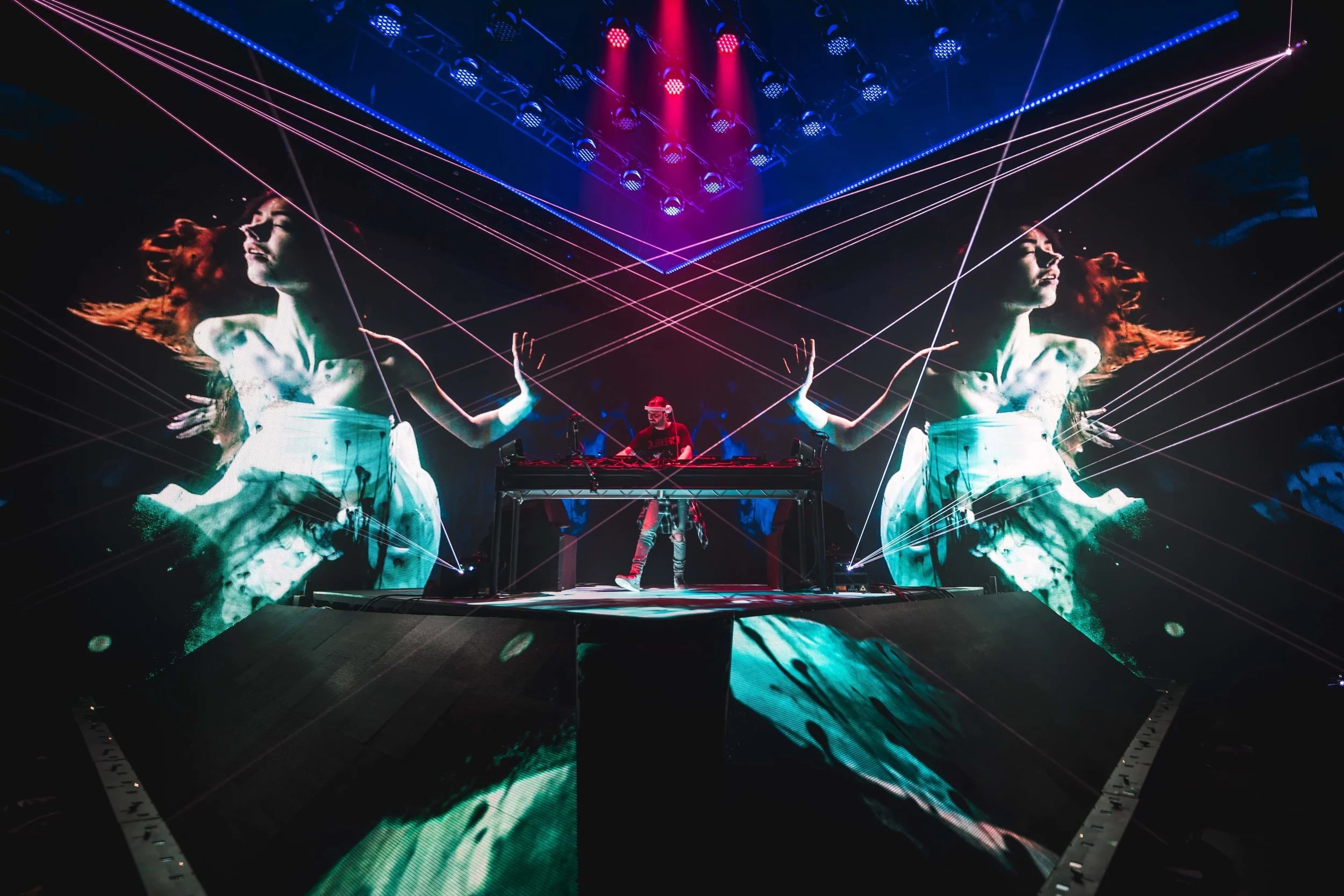 Alesso live show visuals by Comix
