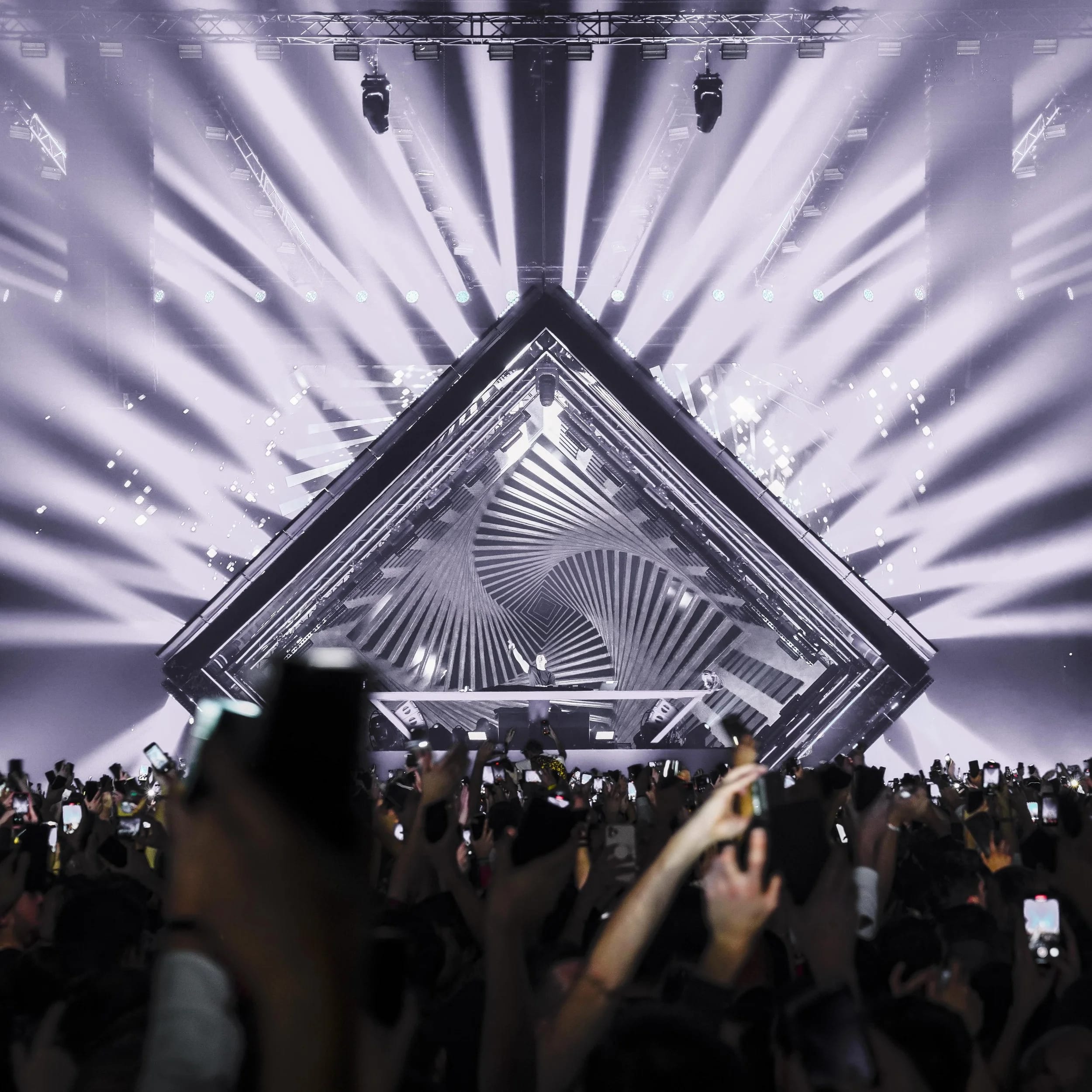 Hardwell live tour visuals by Comix