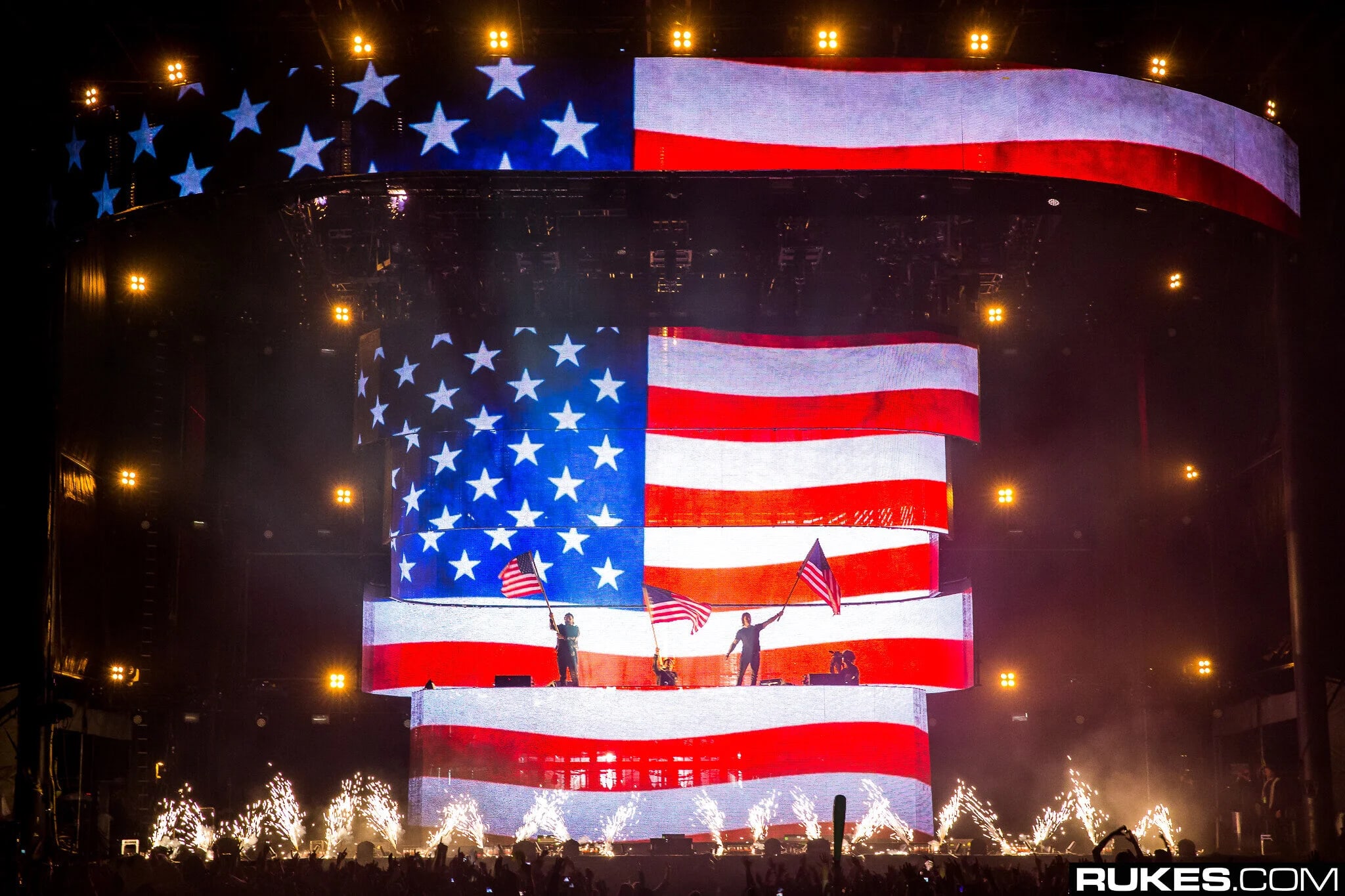 Swedish House Mafia tour visuals by Comix