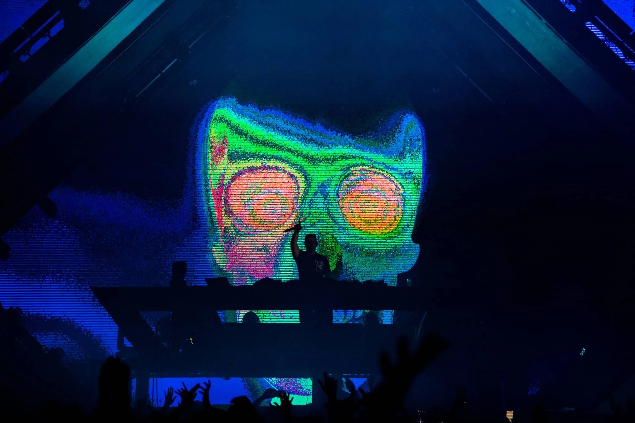 Hardwell live tour visuals by Comix