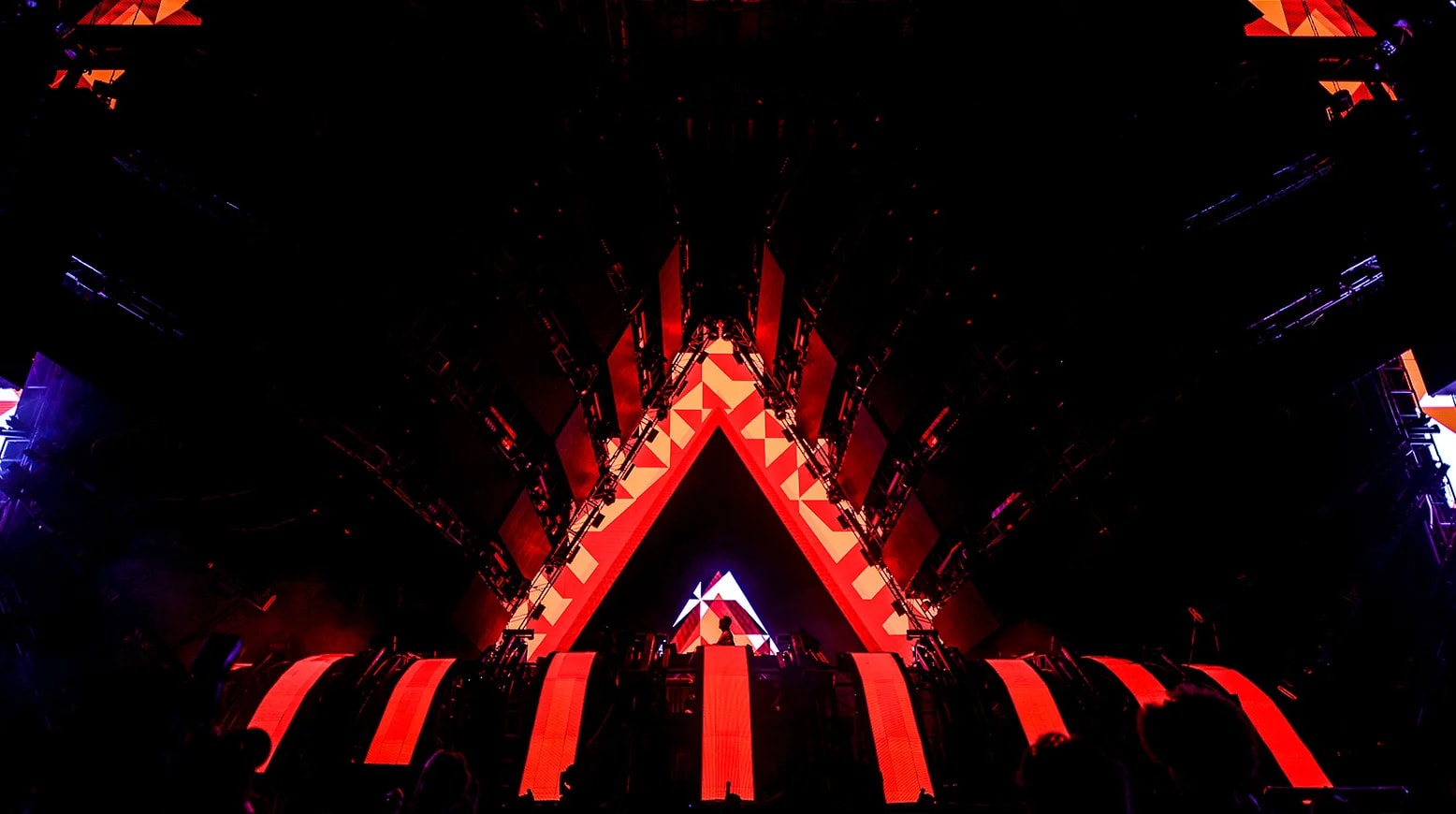 DJ Snake live show visuals by Comix