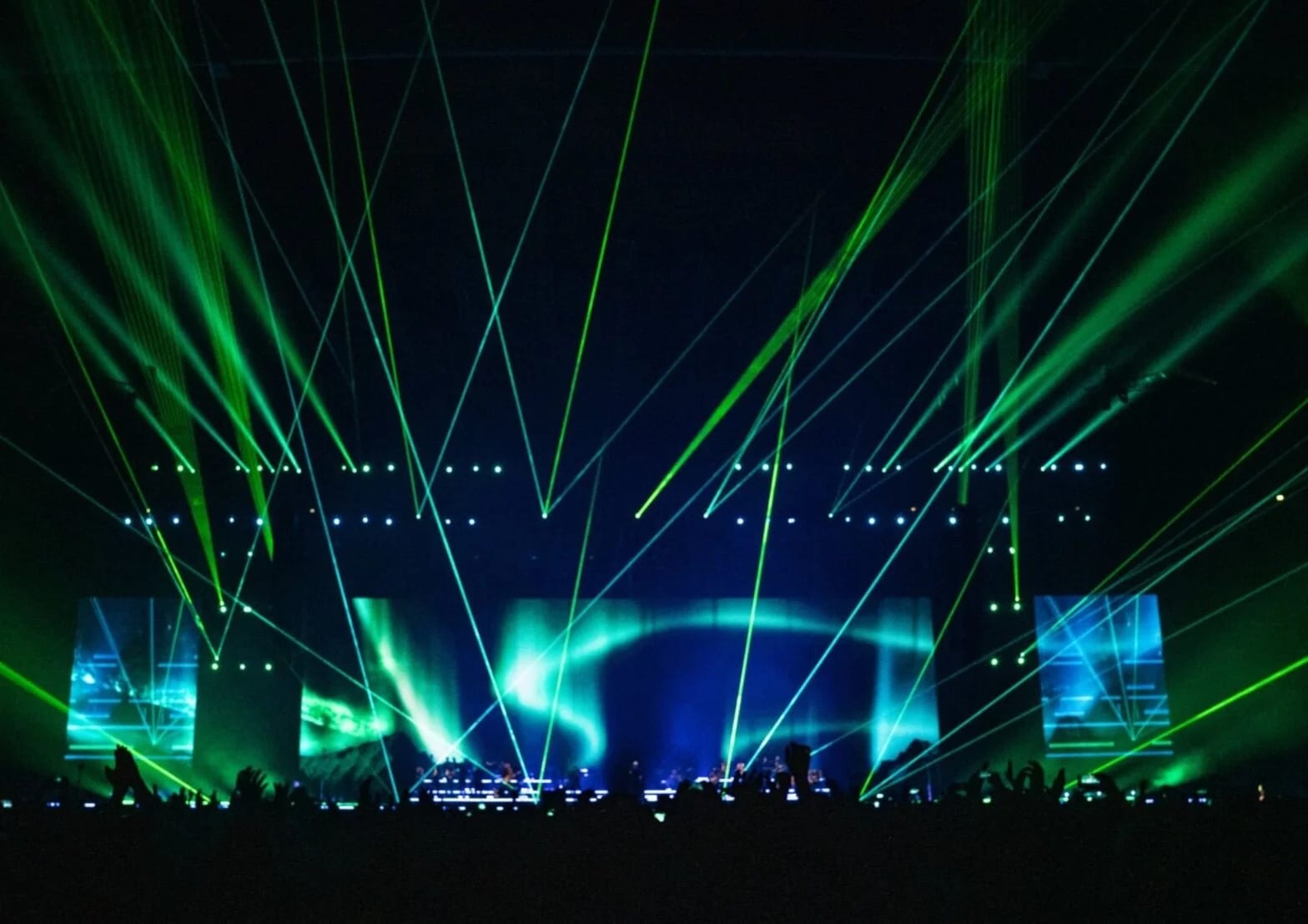 Avicii live tour visuals by Comix