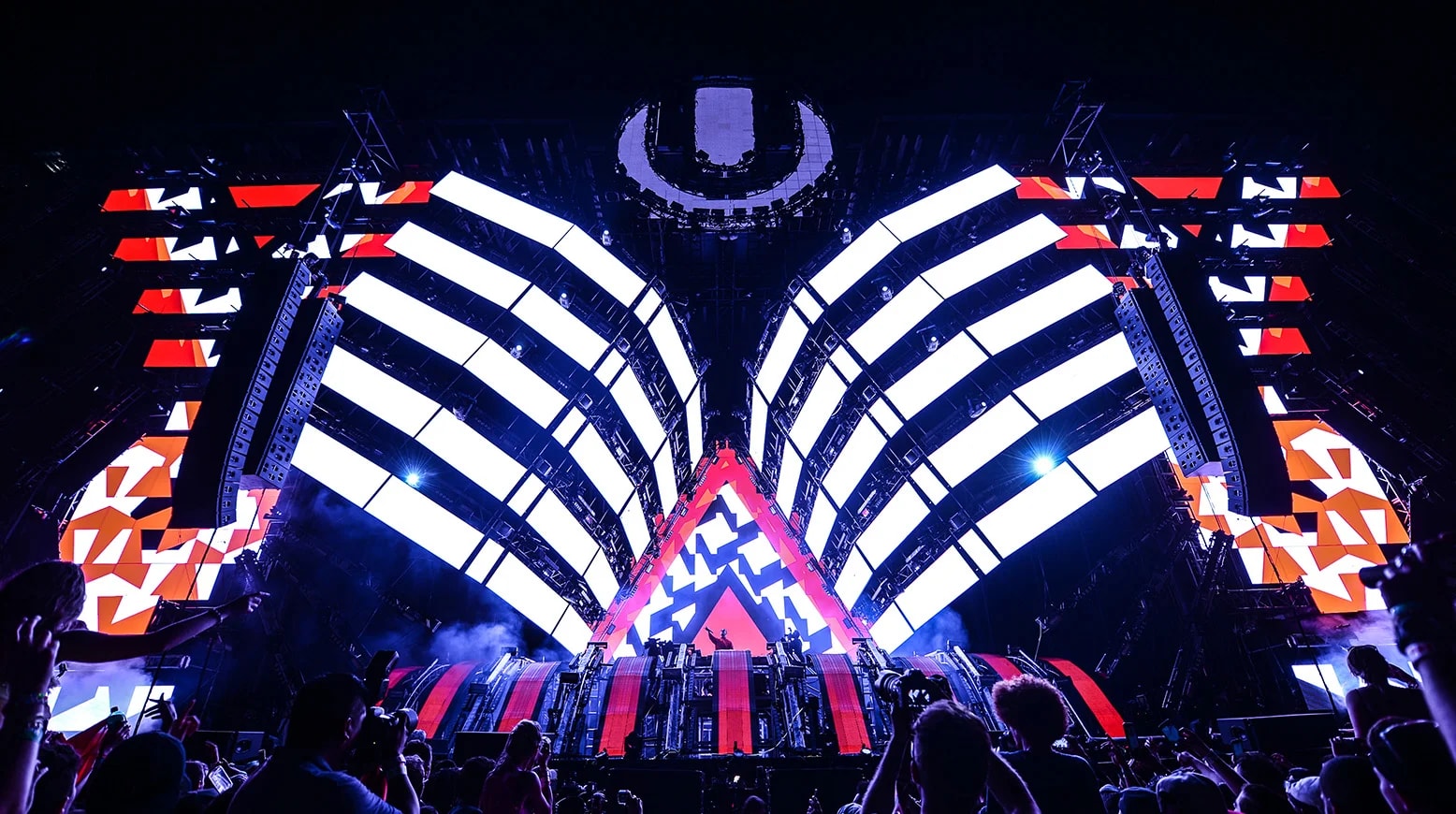 DJ Snake live show visuals by Comix