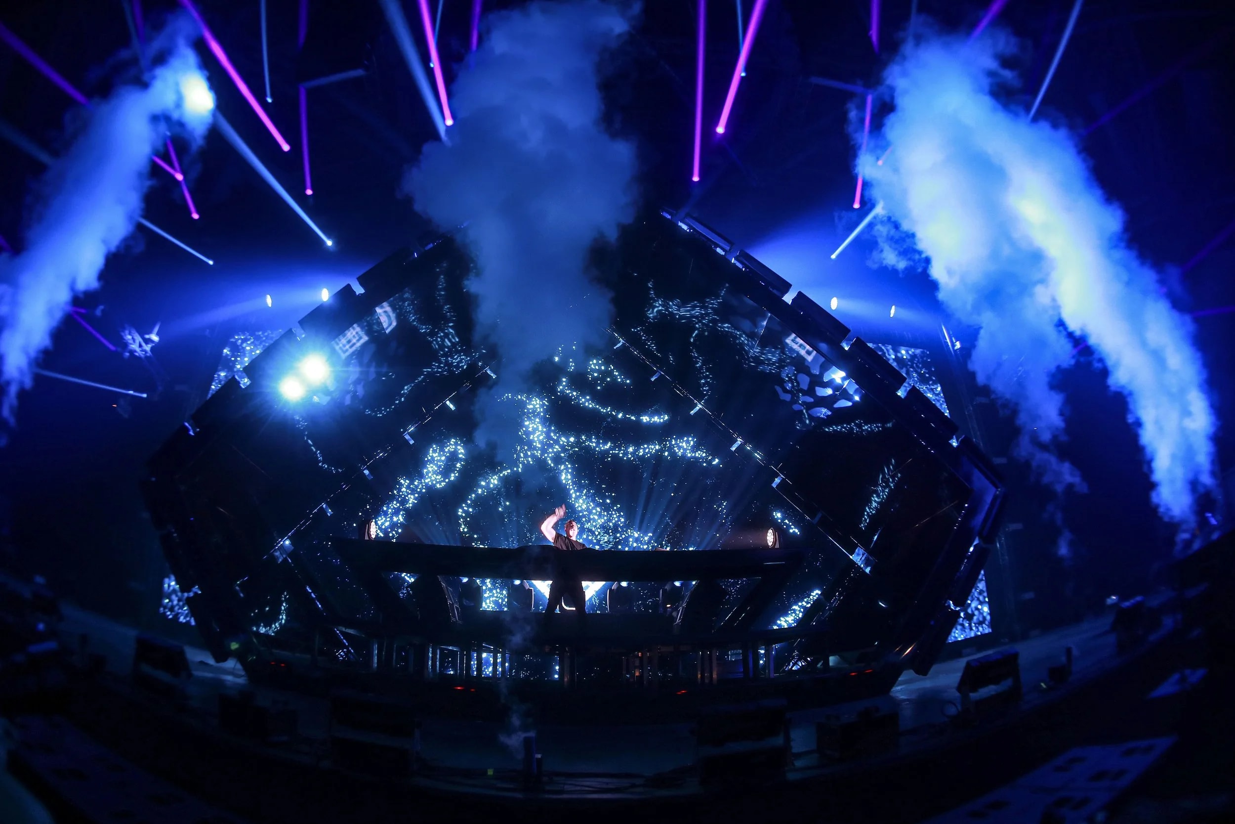 Hardwell live tour visuals by Comix