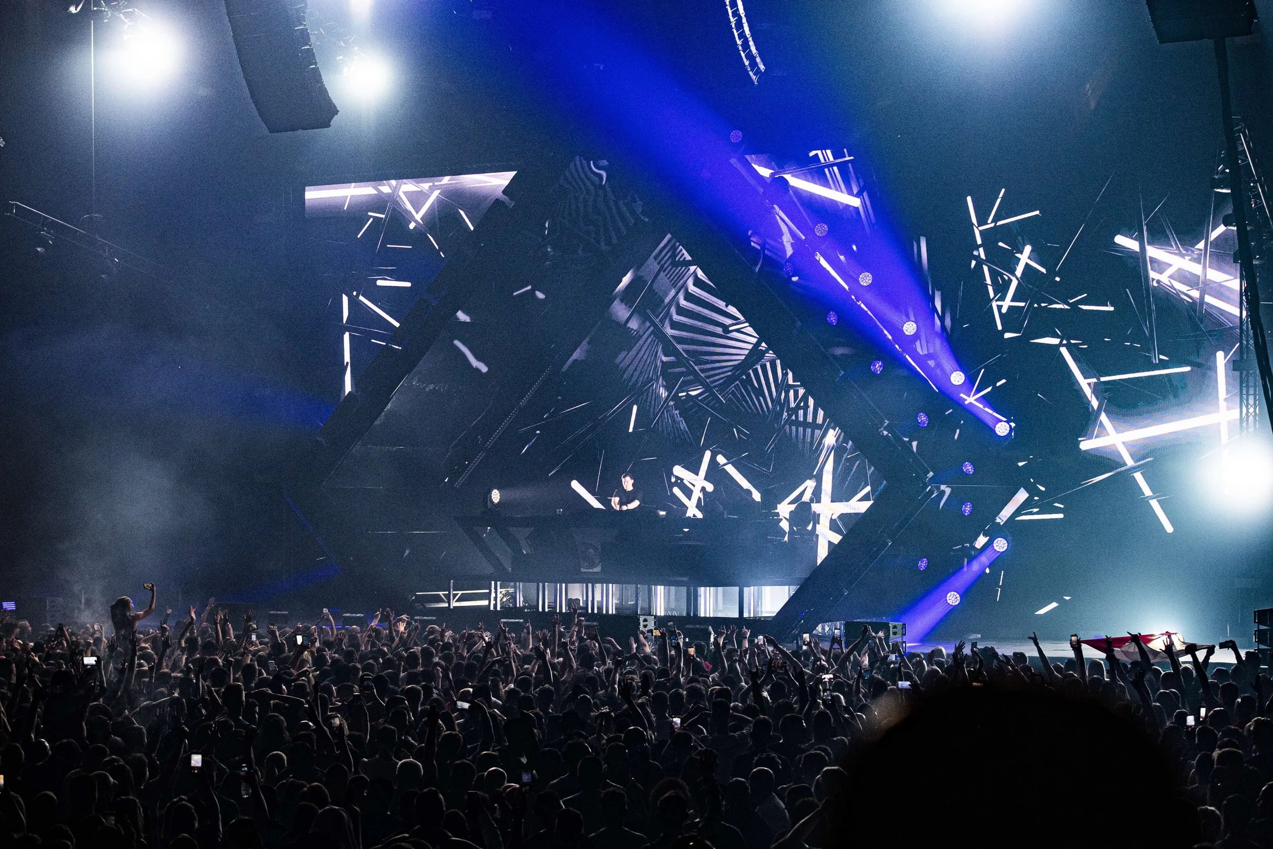 Hardwell live tour visuals by Comix
