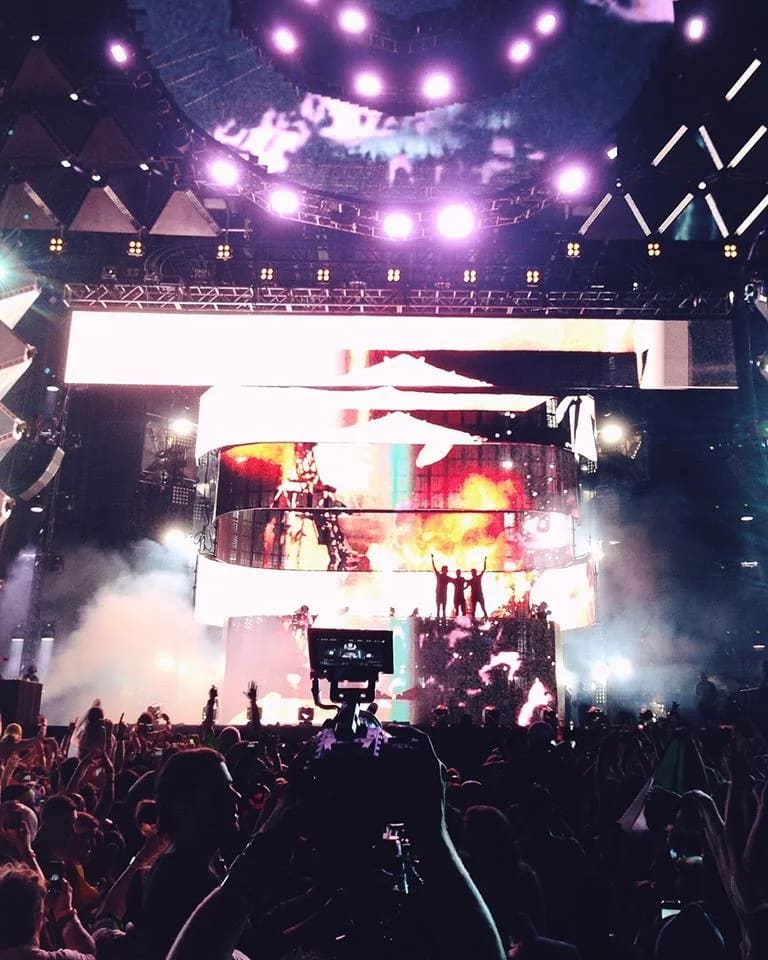 Swedish House Mafia tour visuals by Comix