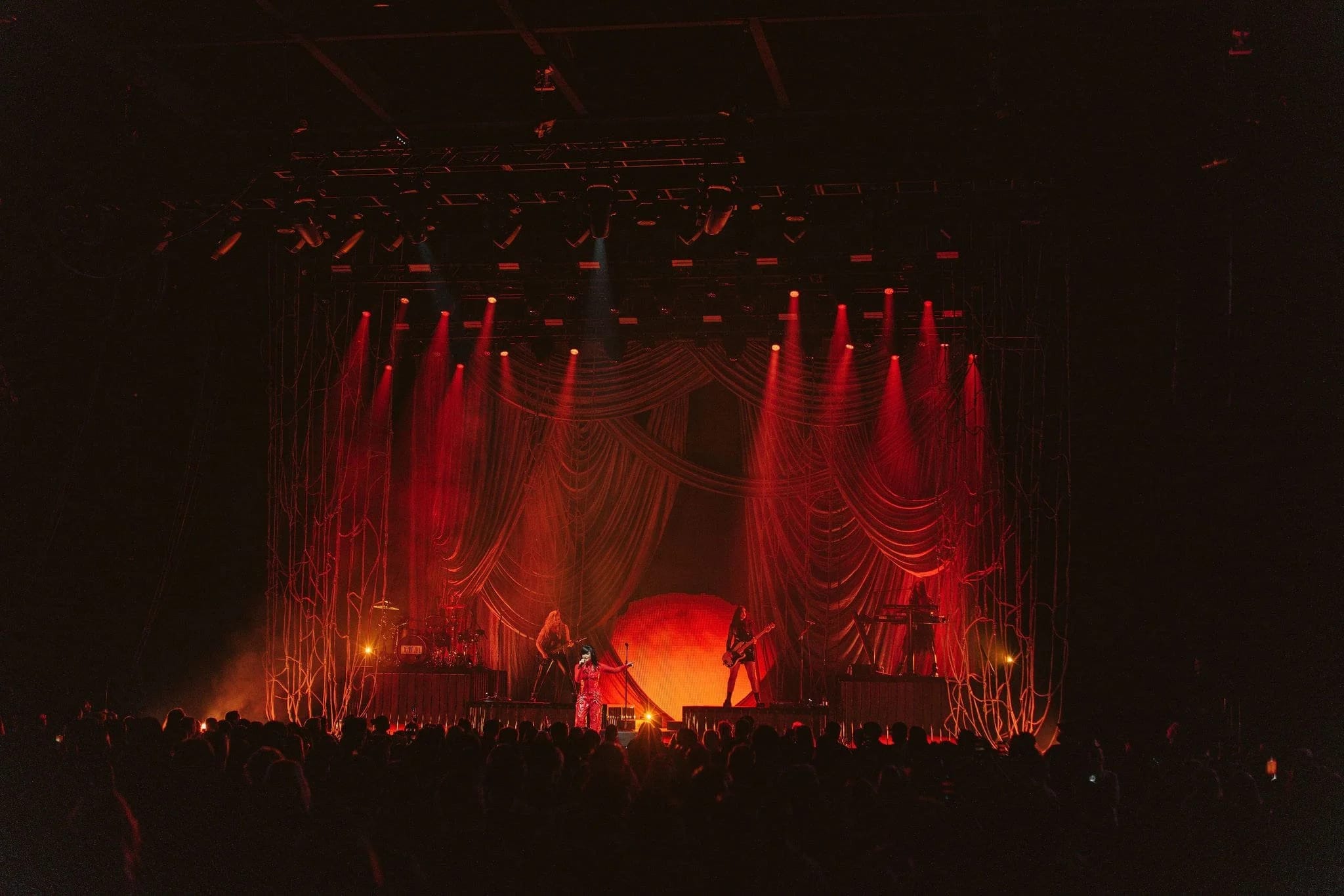 Demi Lovato tour stage visuals by Comix