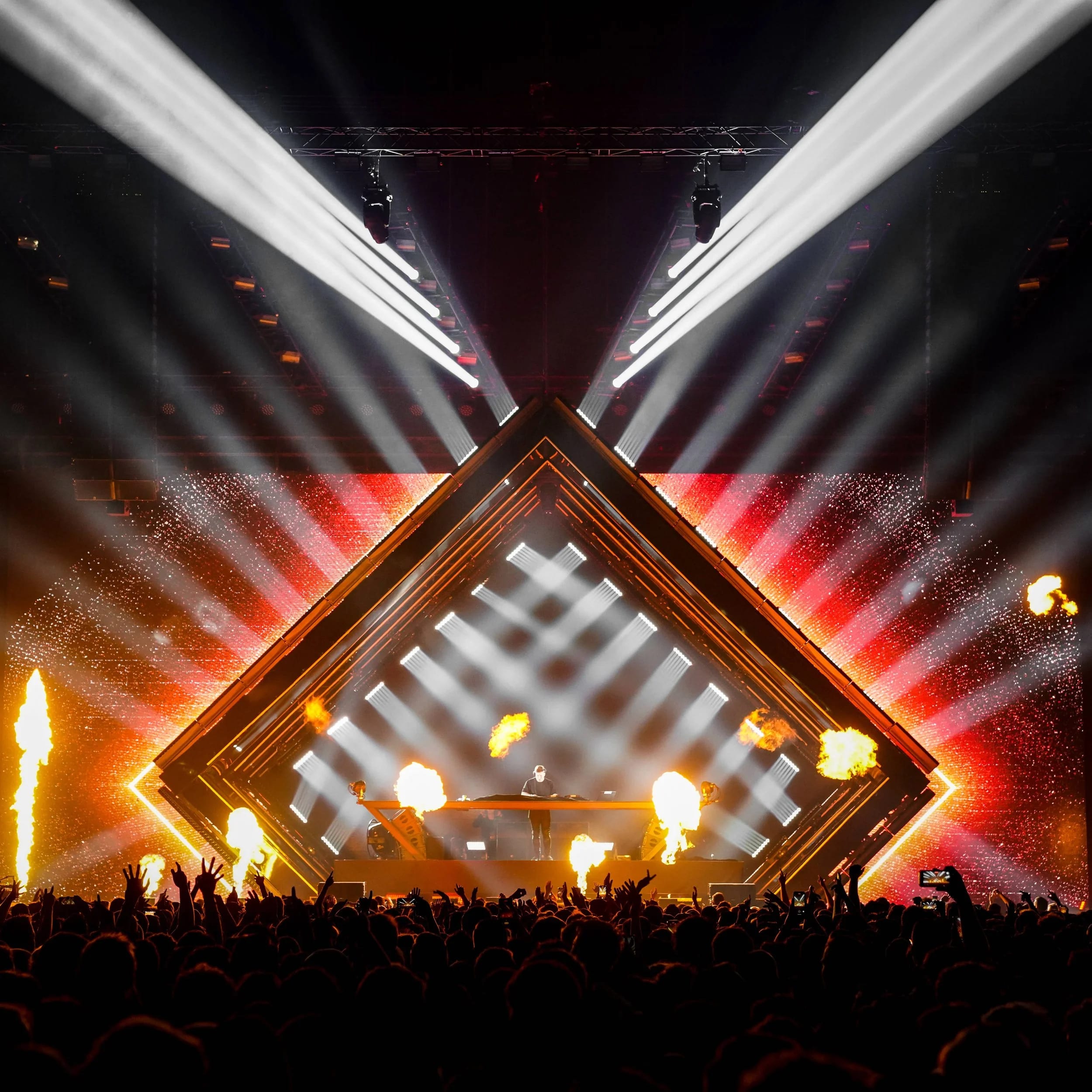 Hardwell live tour visuals by Comix