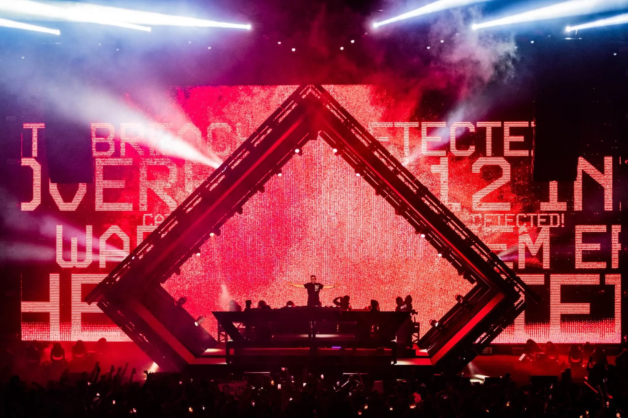 Hardwell live tour visuals by Comix