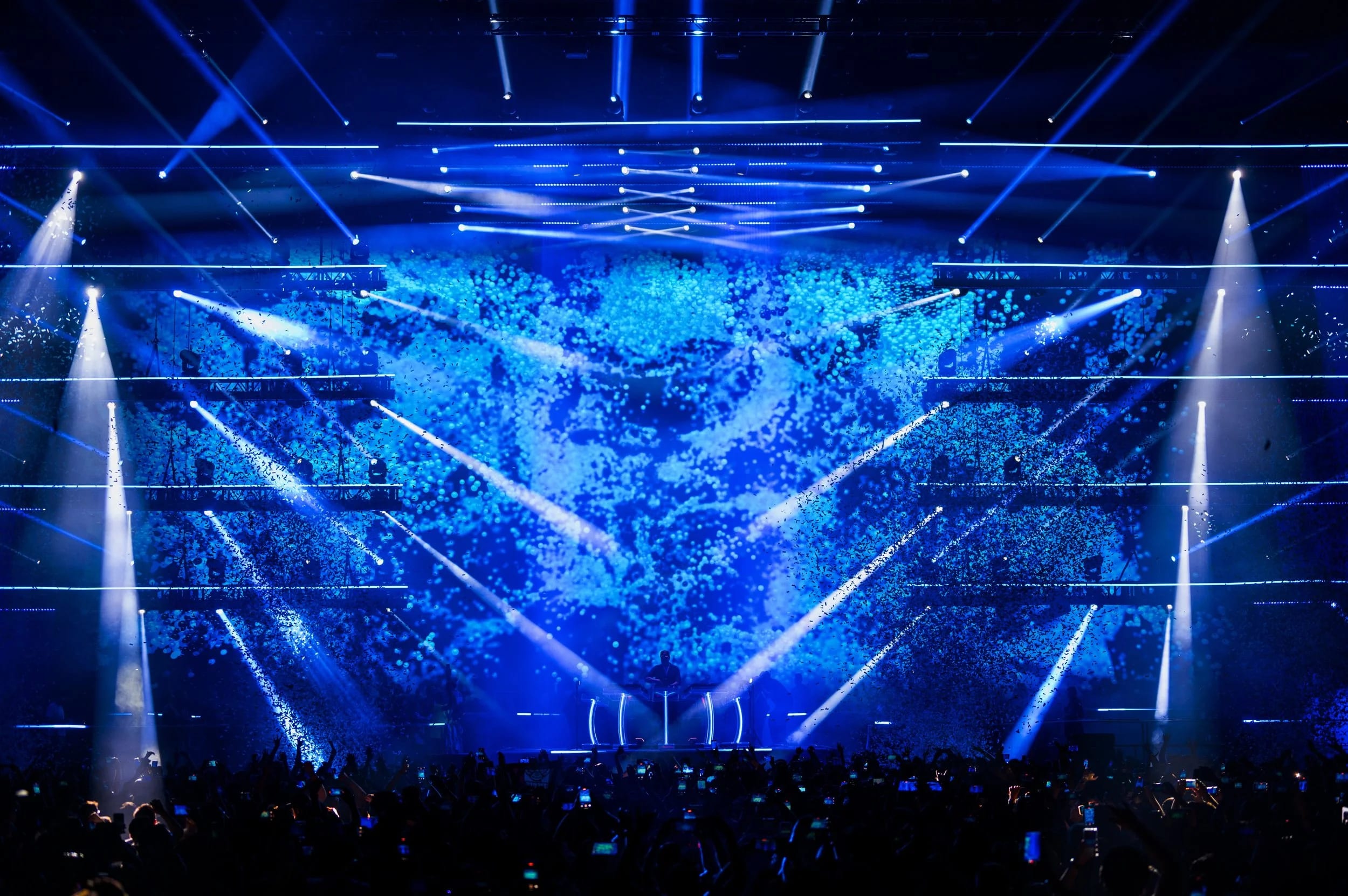 Tiësto Prismatic tour visuals by Comix