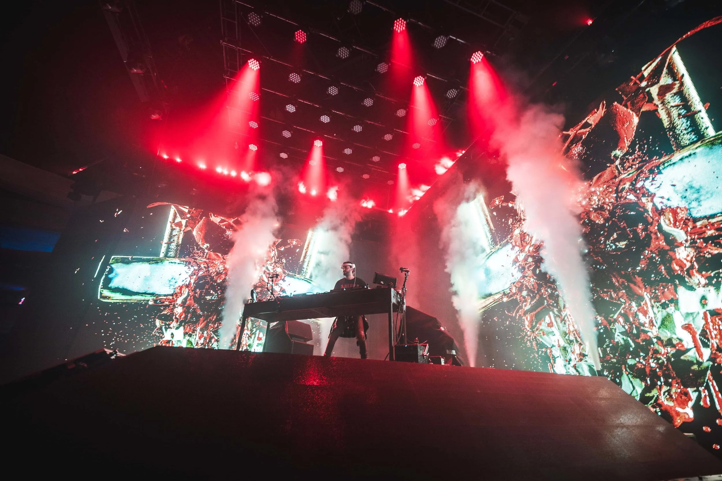 Alesso live show visuals by Comix