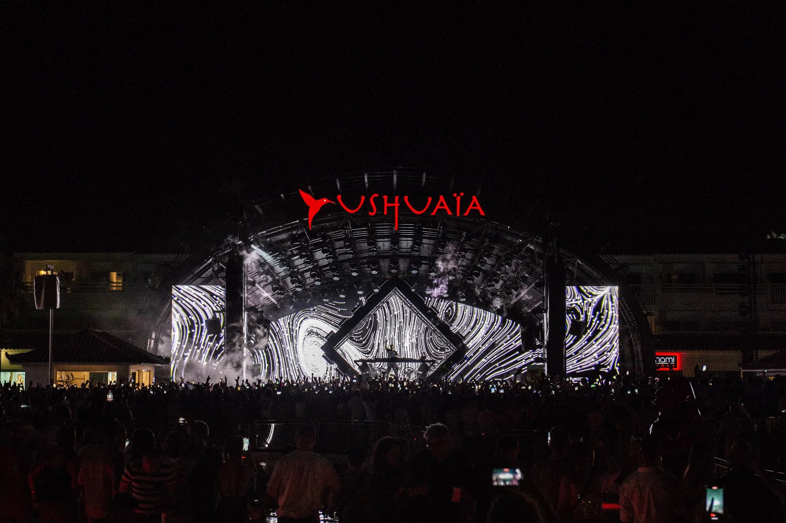 Hardwell live tour visuals by Comix