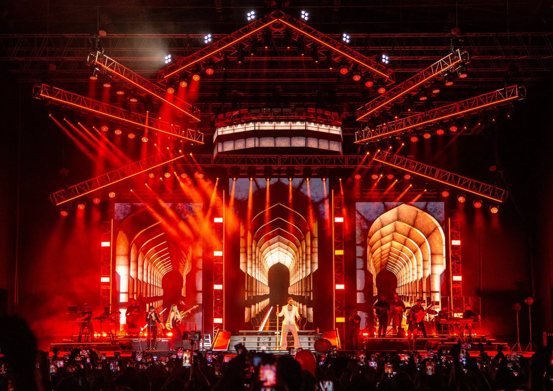 Romeo Santos tour stage visuals by Comix