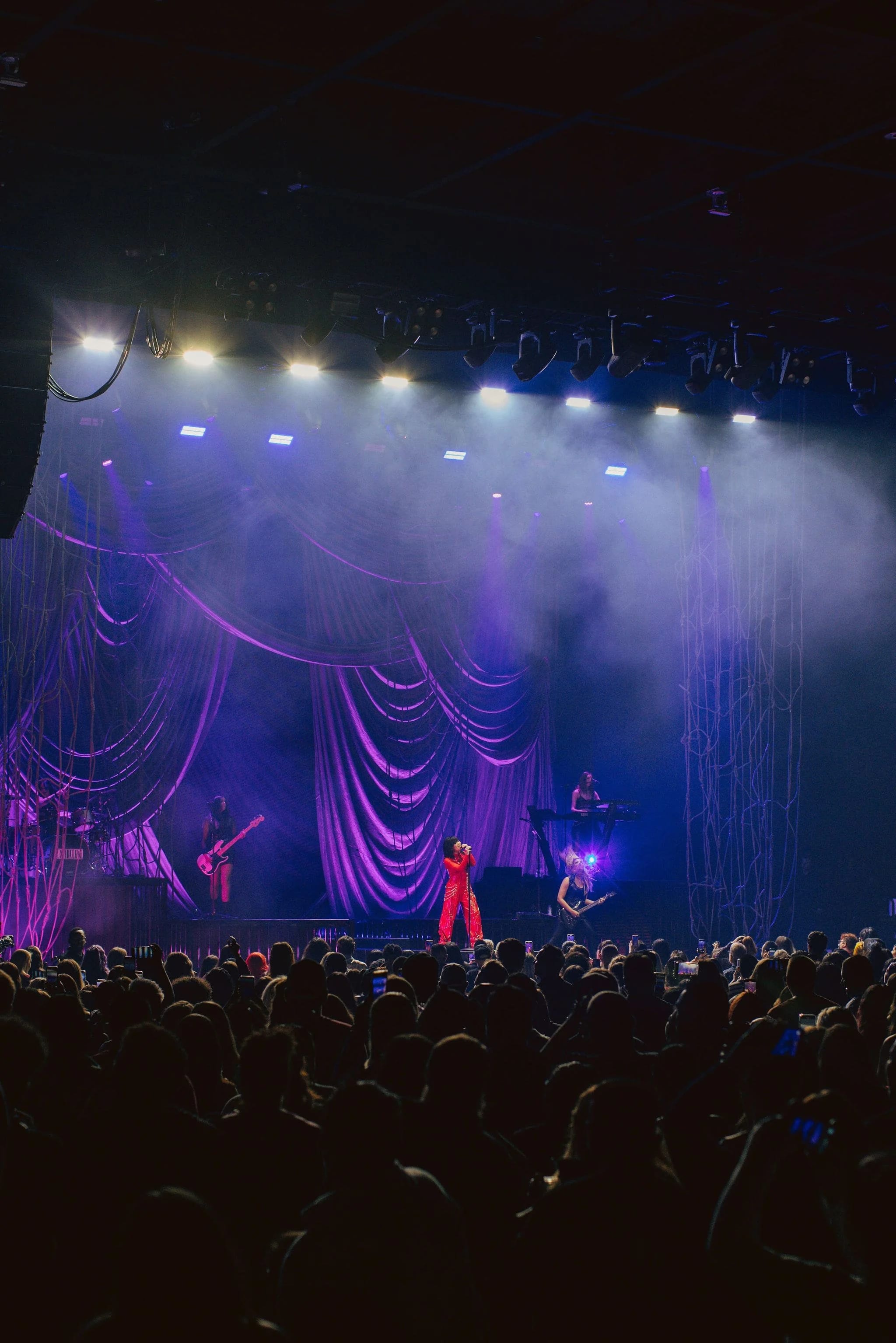 Demi Lovato tour stage visuals by Comix