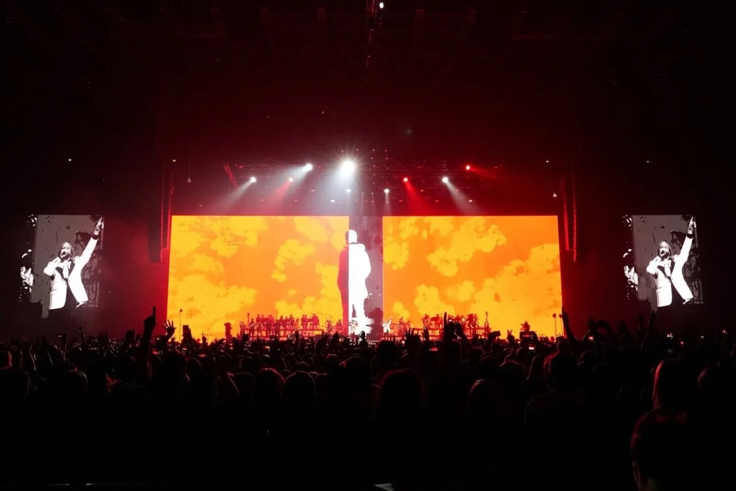 Avicii live tour visuals by Comix