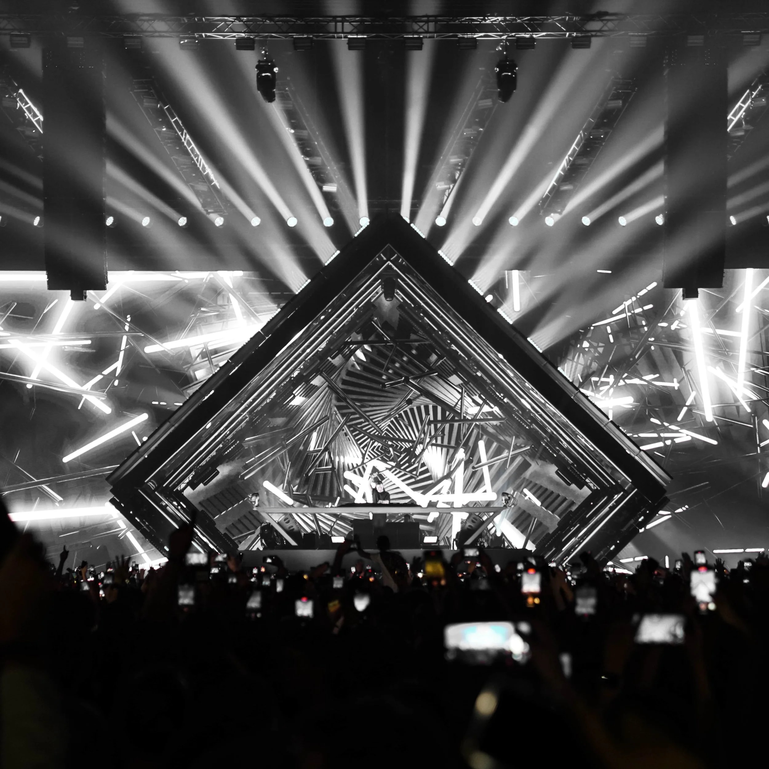 Hardwell live tour visuals by Comix