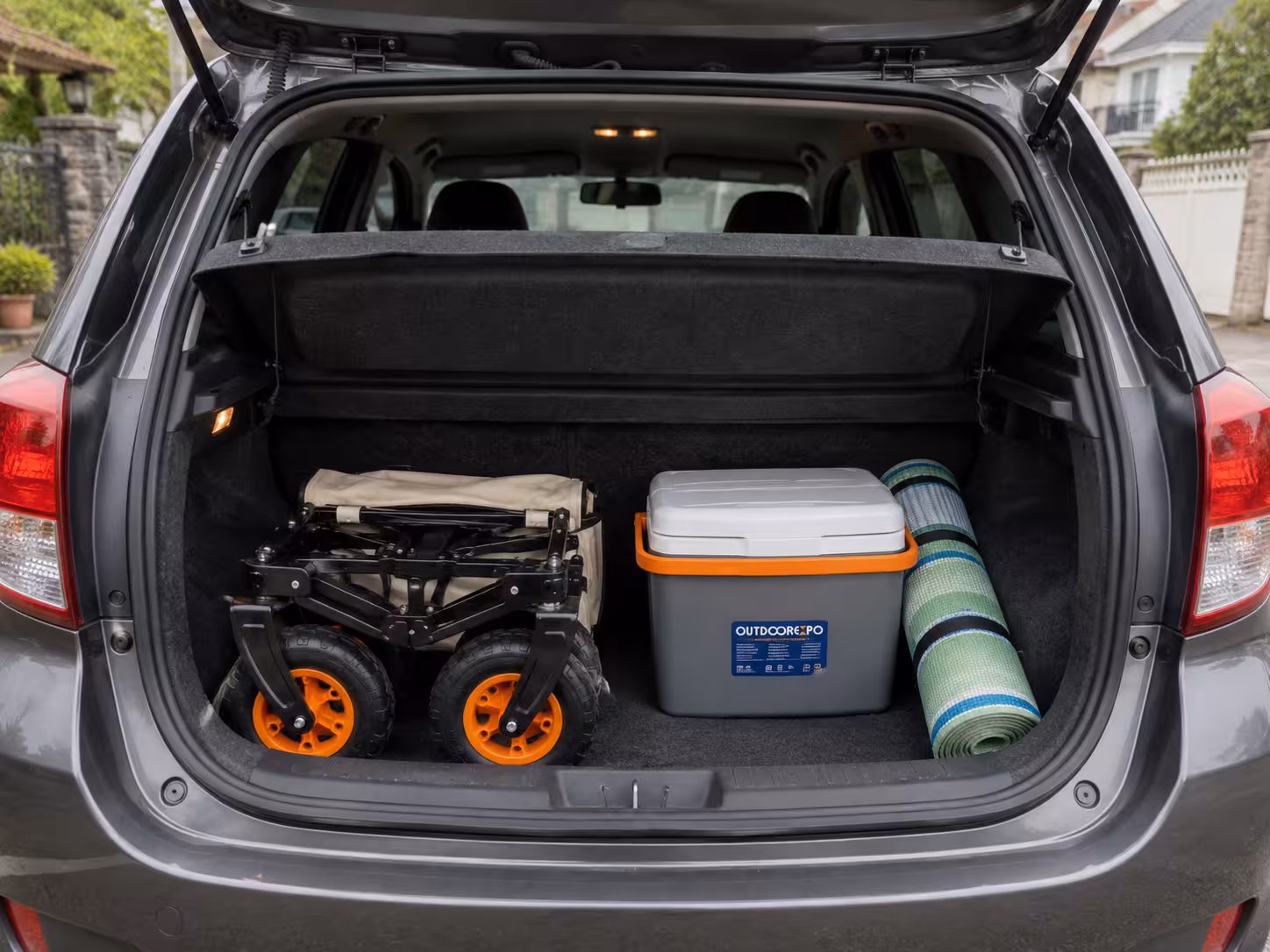 Wagon terlipat kemas dalam but kereta