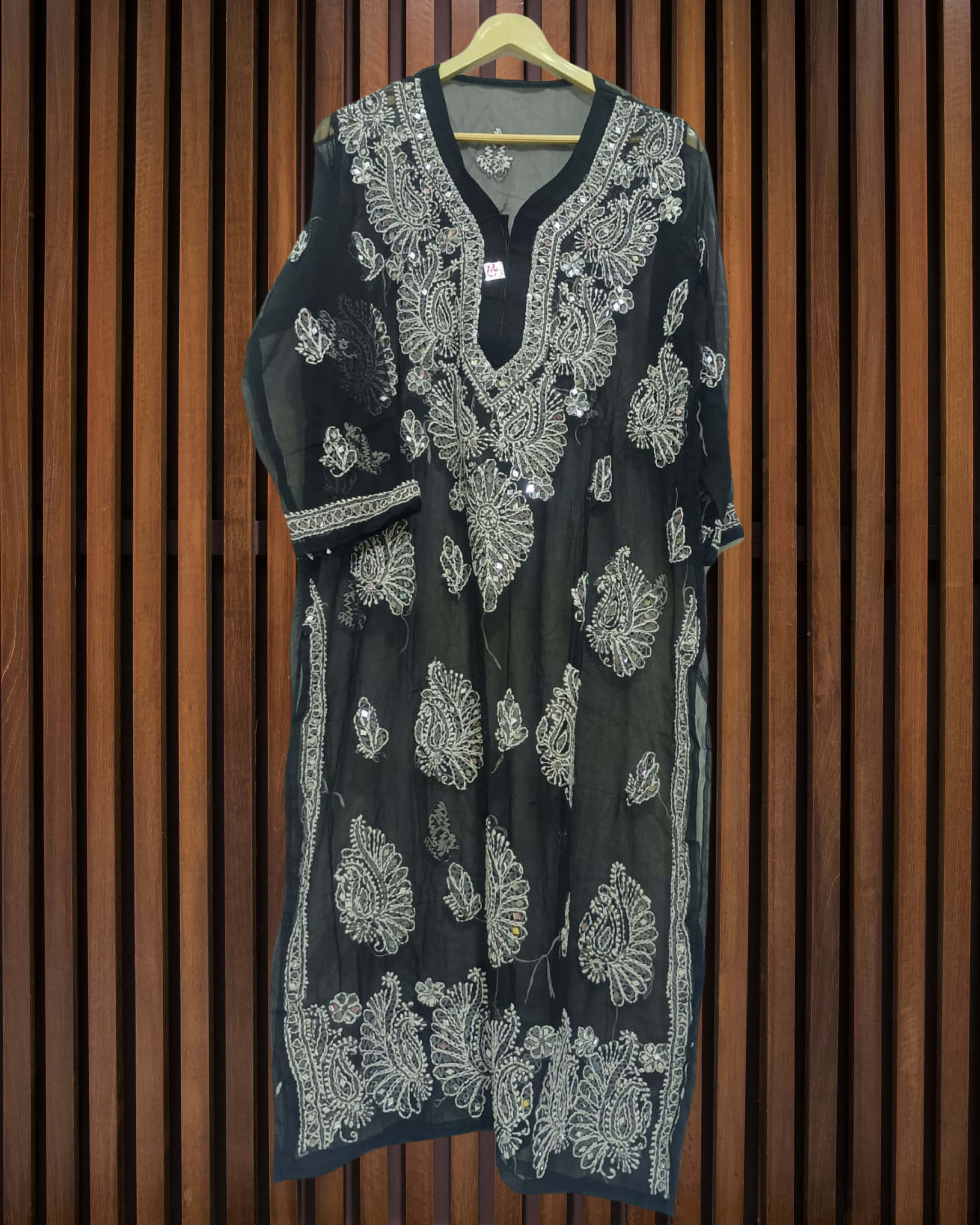 Pairahan Gulzar Kurti  Lucknowi Chikankari - Full view 10