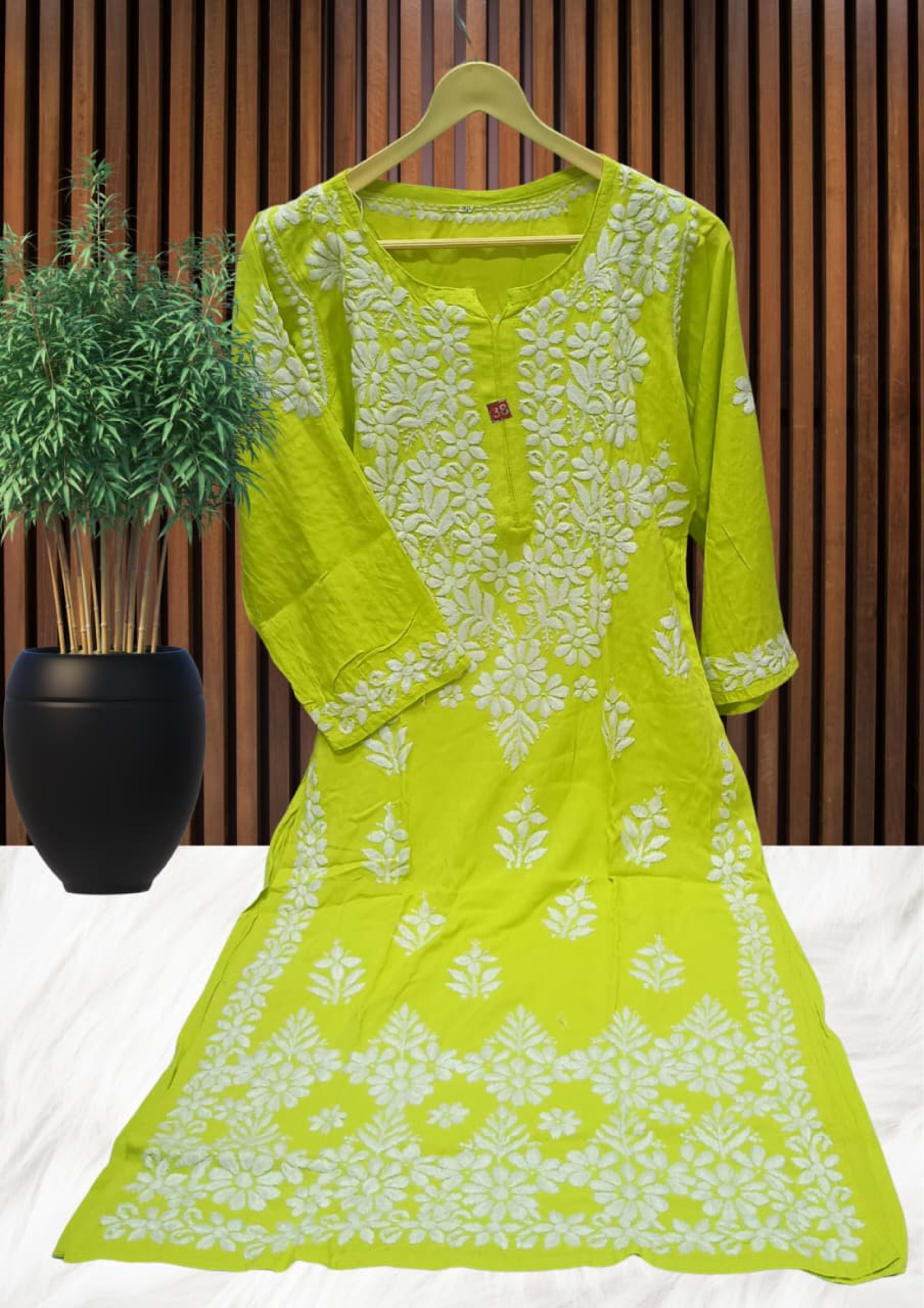 ZUBAIDA CHIKAN KURTI Lucknowi Chikankari - Full view 6