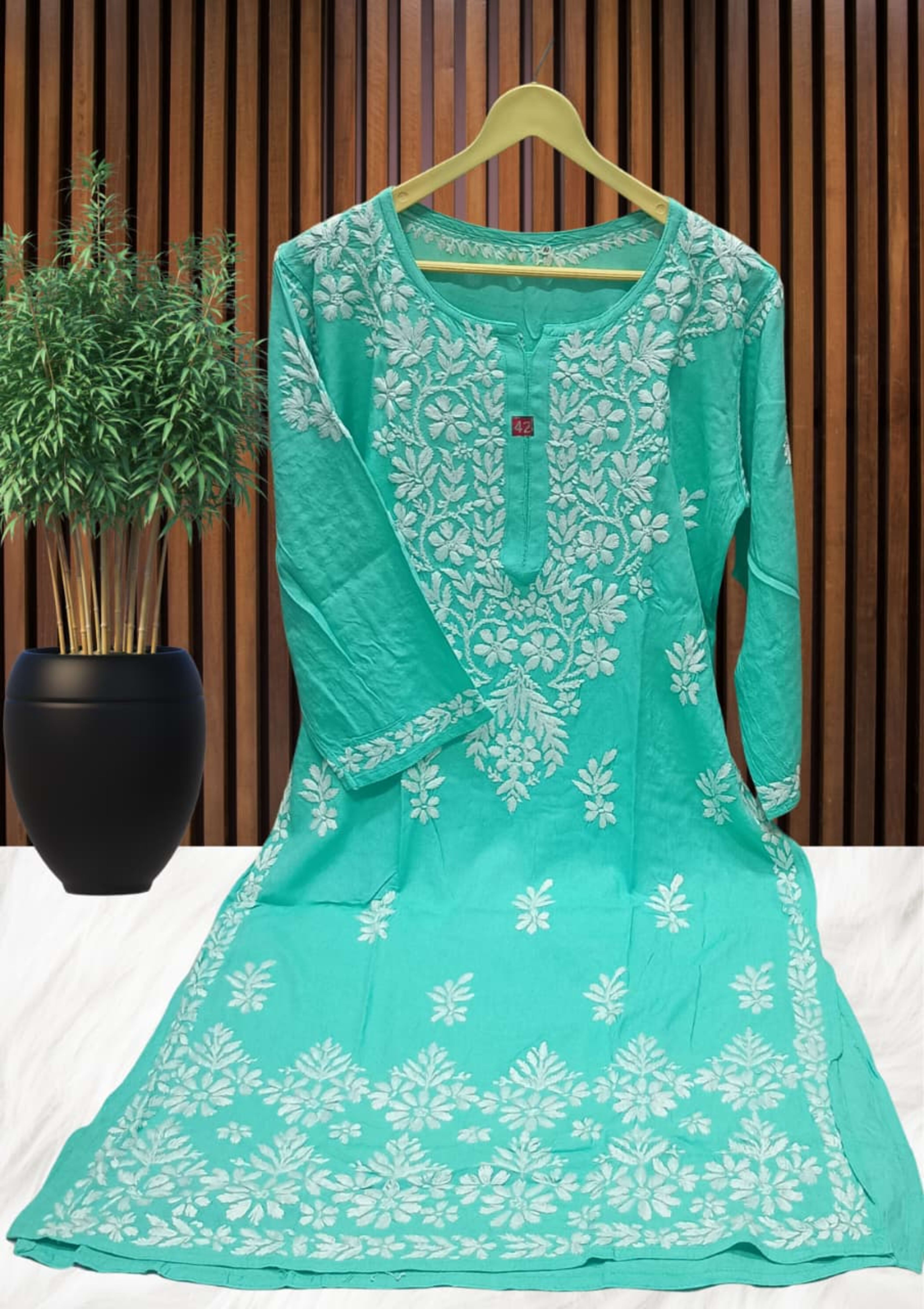 ZUBAIDA CHIKAN KURTI Lucknowi Chikankari - Full view 13