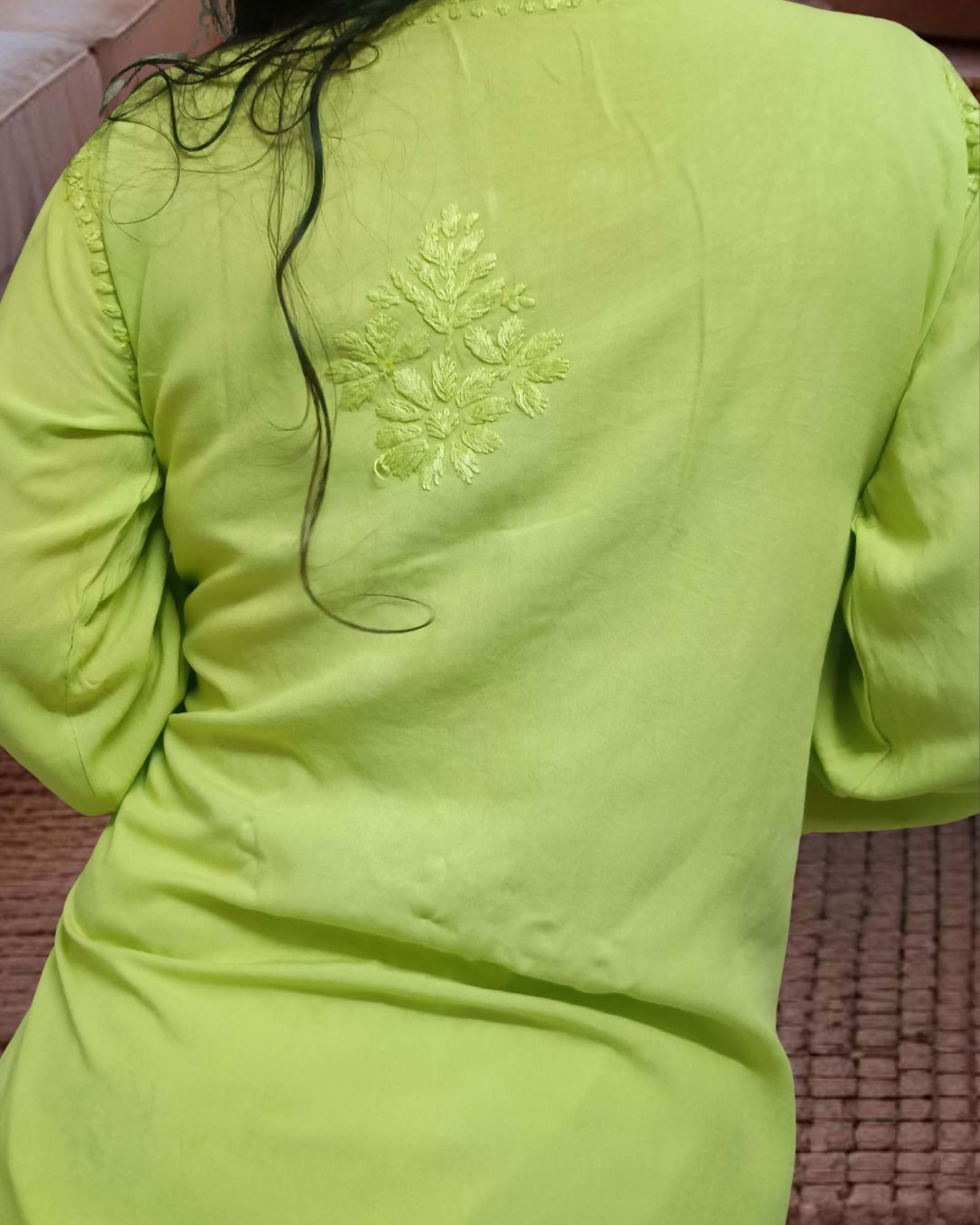 Lucknowi Handwork Short Chikankari Kurti  Lucknowi Chikankari - Full view 3