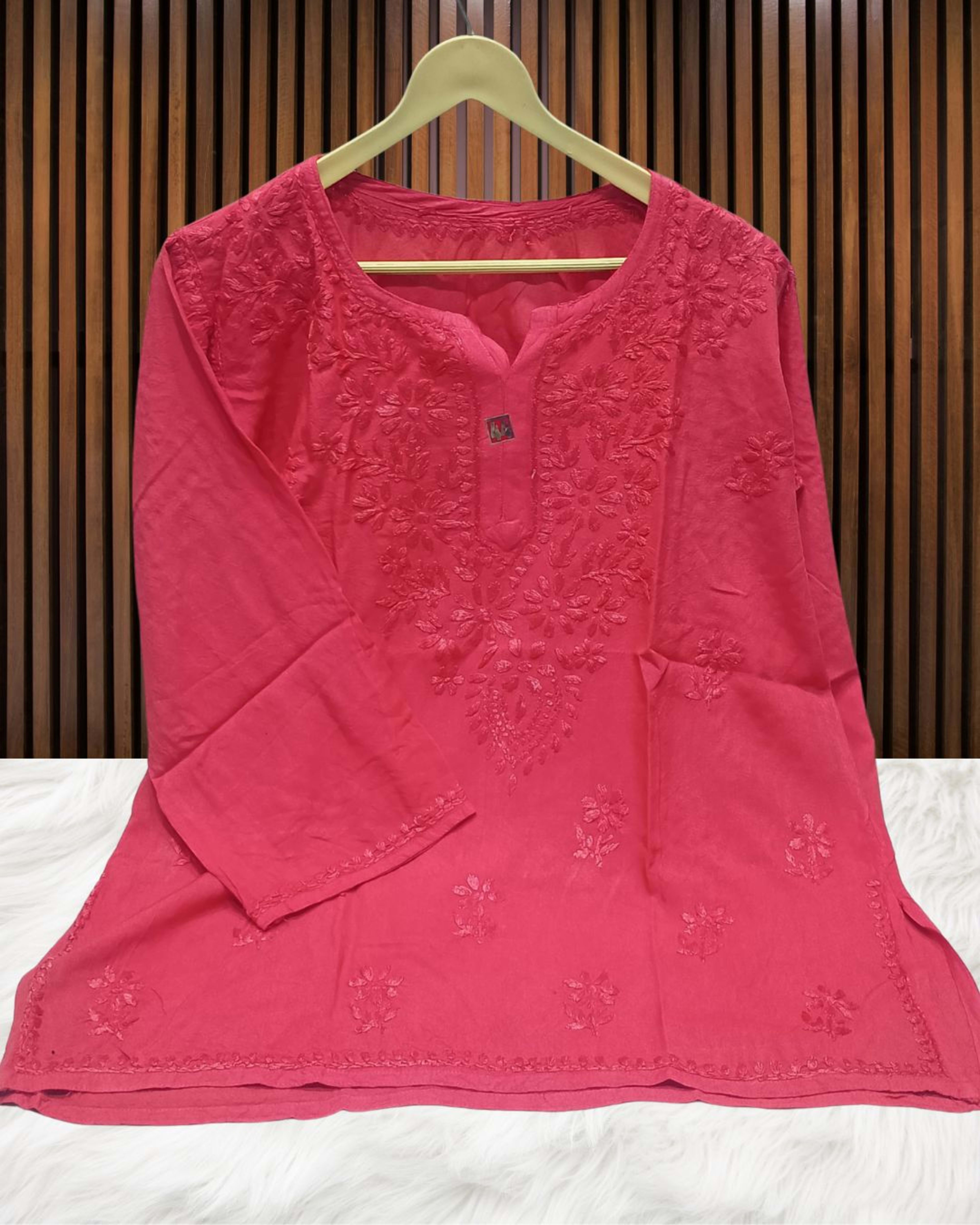 Lucknowi Handwork Short Chikankari Kurti  Lucknowi Chikankari - Full view 11