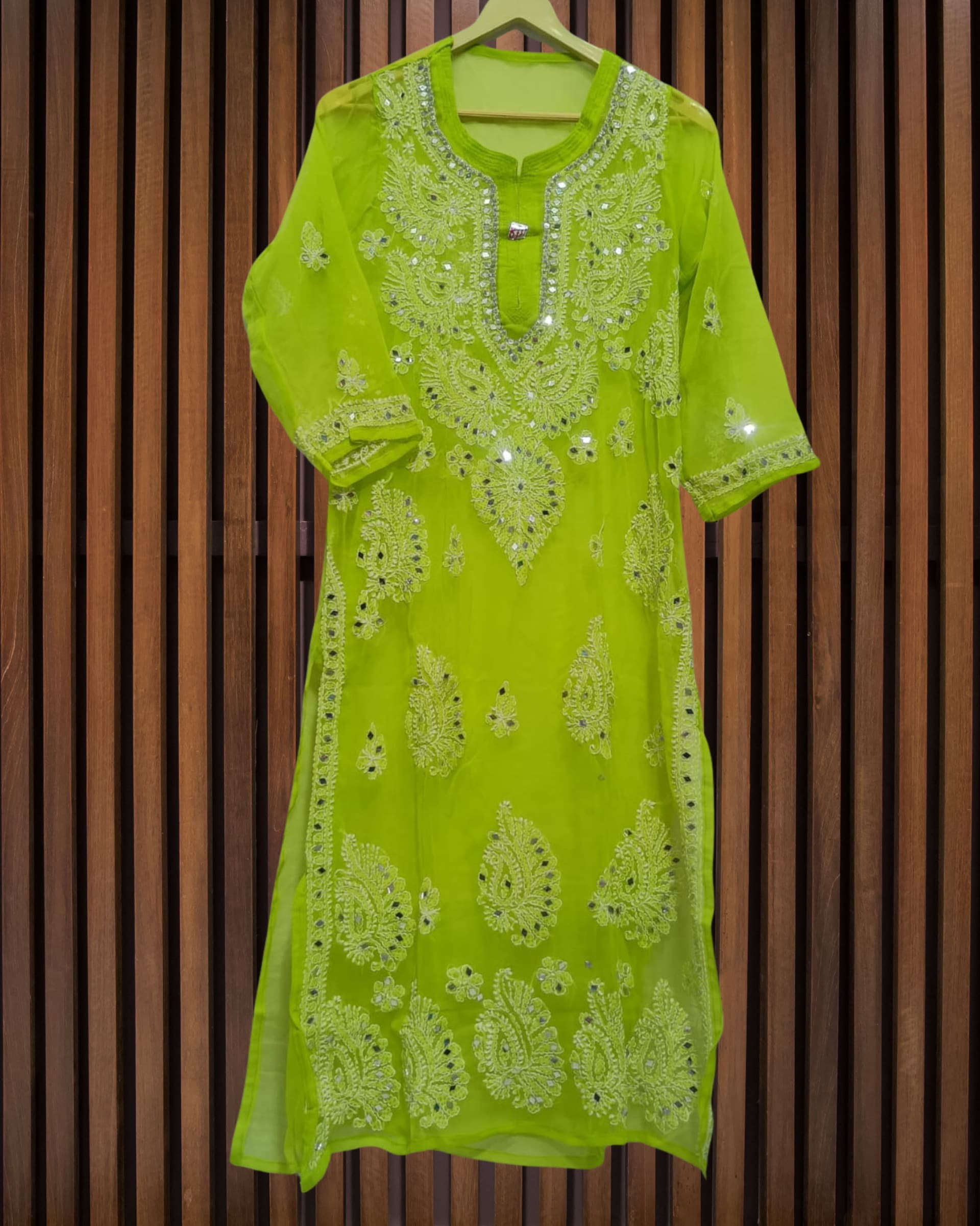 Pairahan Gulzar Kurti Lucknowi Chikankari - Full view 9
