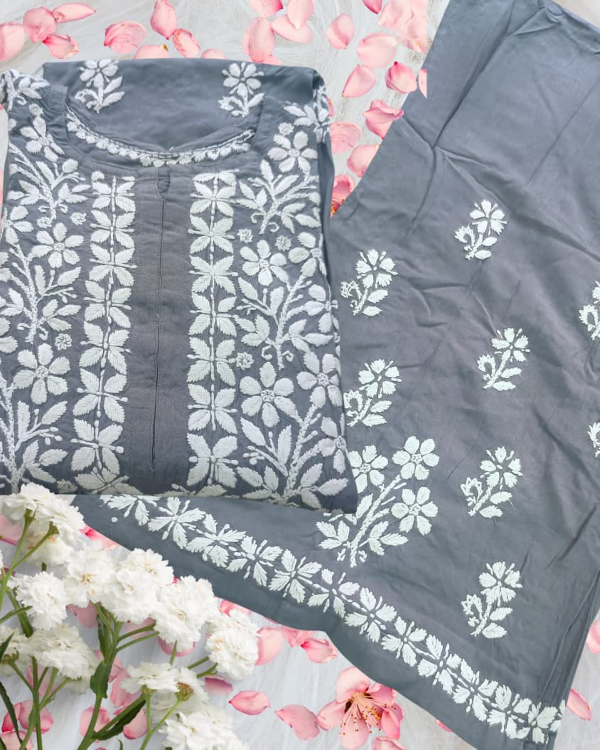 Noorie Plazzo Set Lucknowi Chikankari - Full view 4