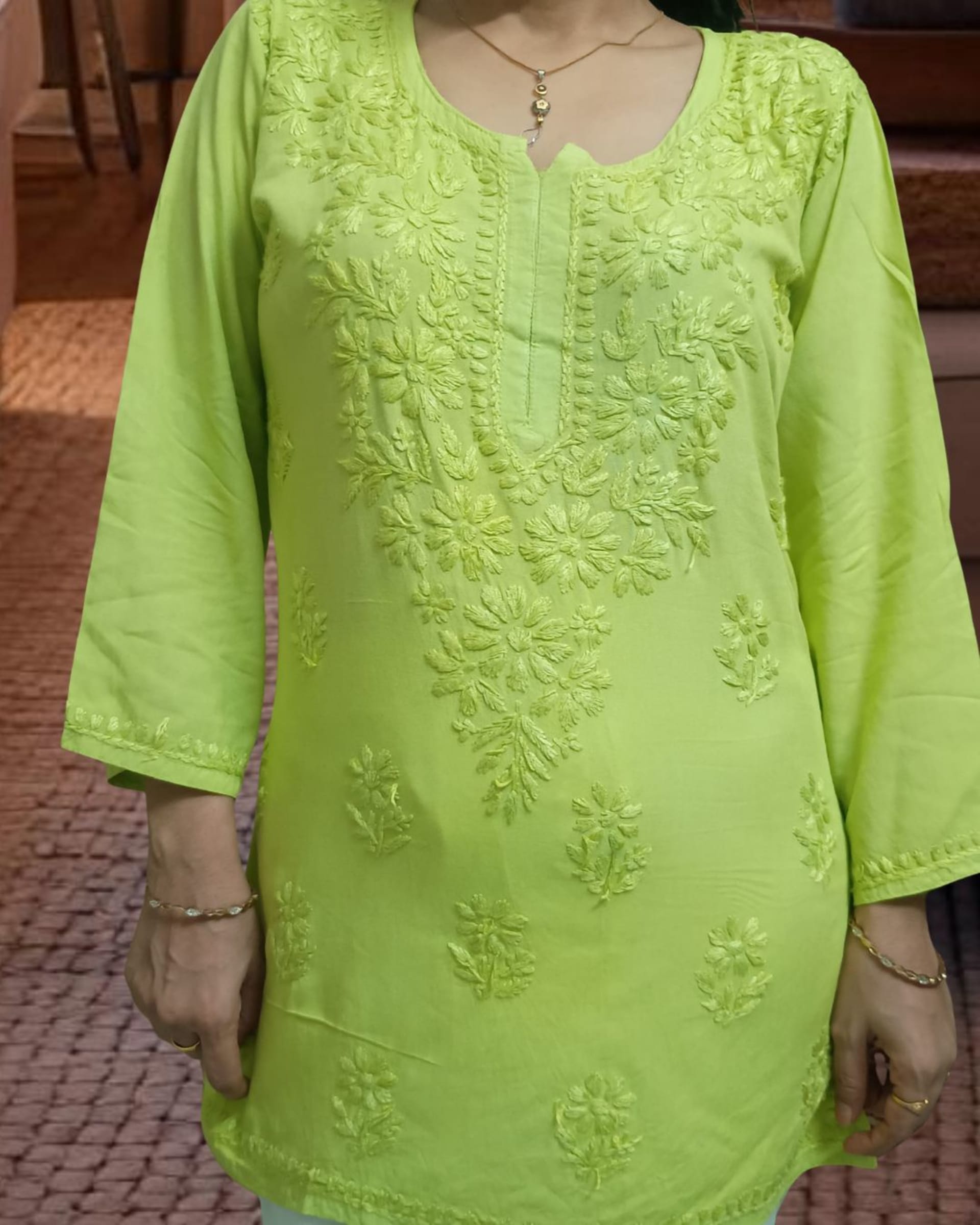 Lucknowi Handwork Short Chikankari Kurti Lucknowi Chikankari - Full view 2