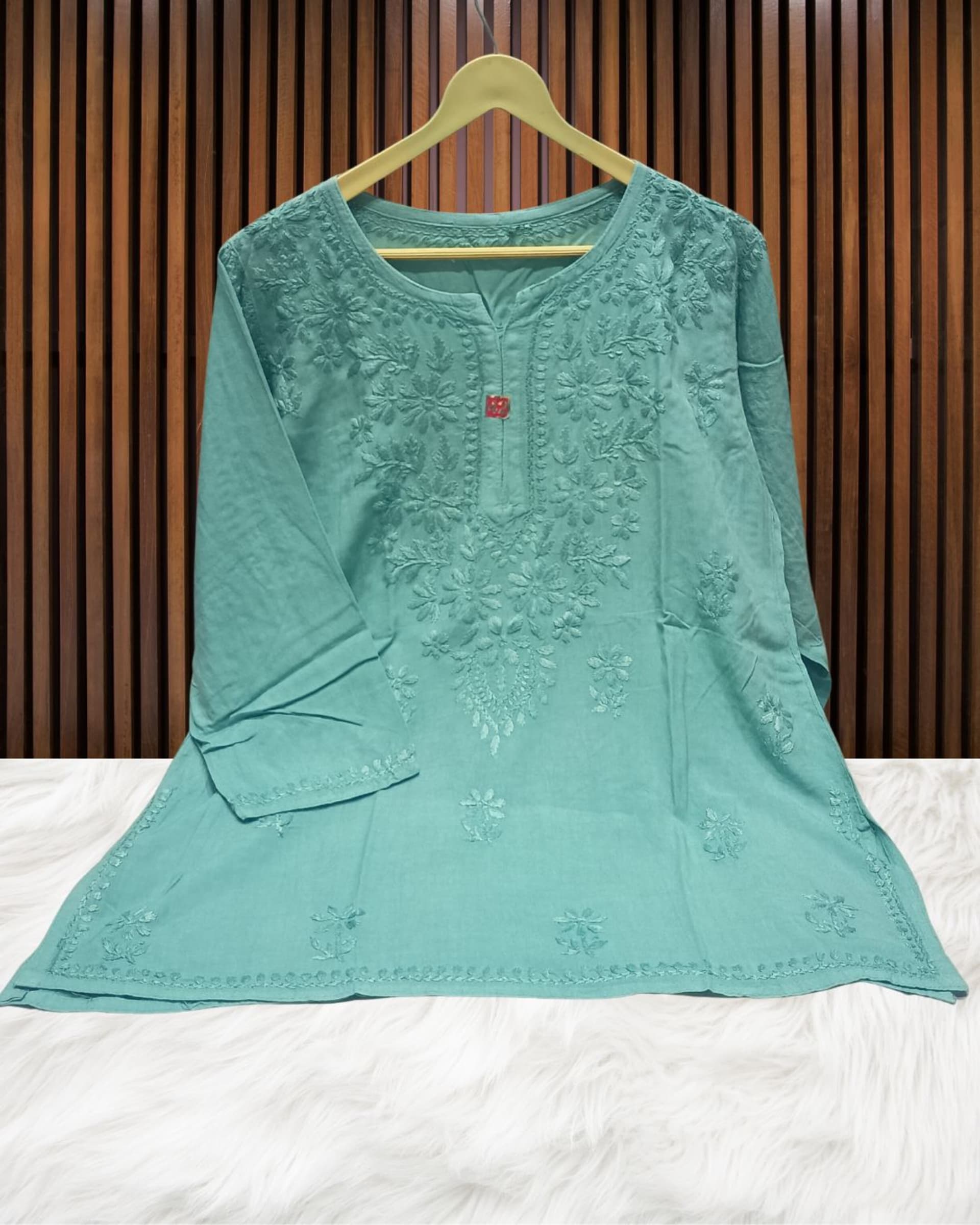 Lucknowi Handwork Short Chikankari Kurti Lucknowi Chikankari - Full view 4
