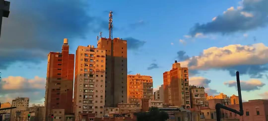مع كل شمس يبدأ يوم جديد يحمل فرص وآمل لا تنتهى