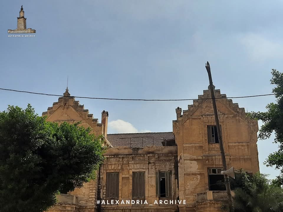 قصر البارون منشا 