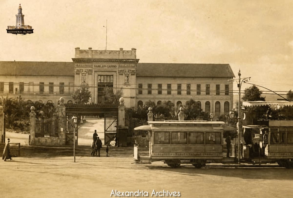 من كنوز أرشيف الإسكندرية 💙  صورة التقطت عام 1920  يظهر فيها  فندق وكازينو سان ستيفانو في مدينة الإسكندرية