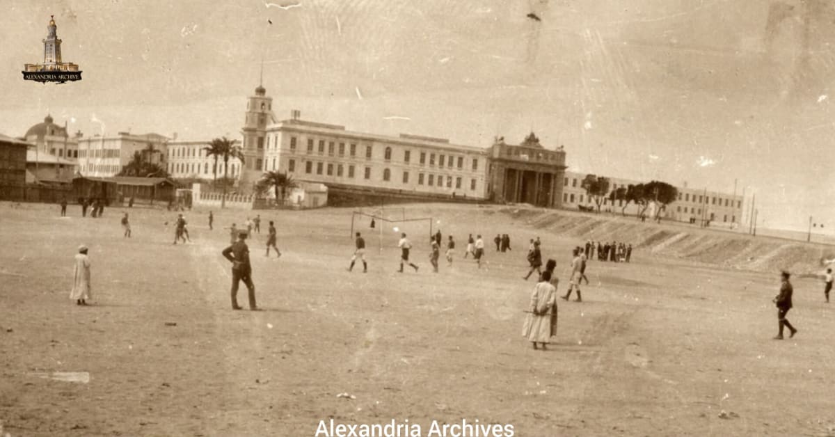 A football match was held in front of Ras El Tin Palace in Alexandria around 1914. 