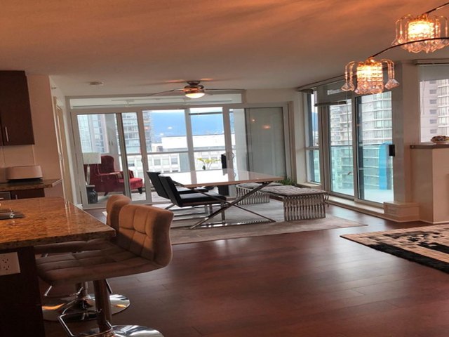 Vancouver coal harbour apartments