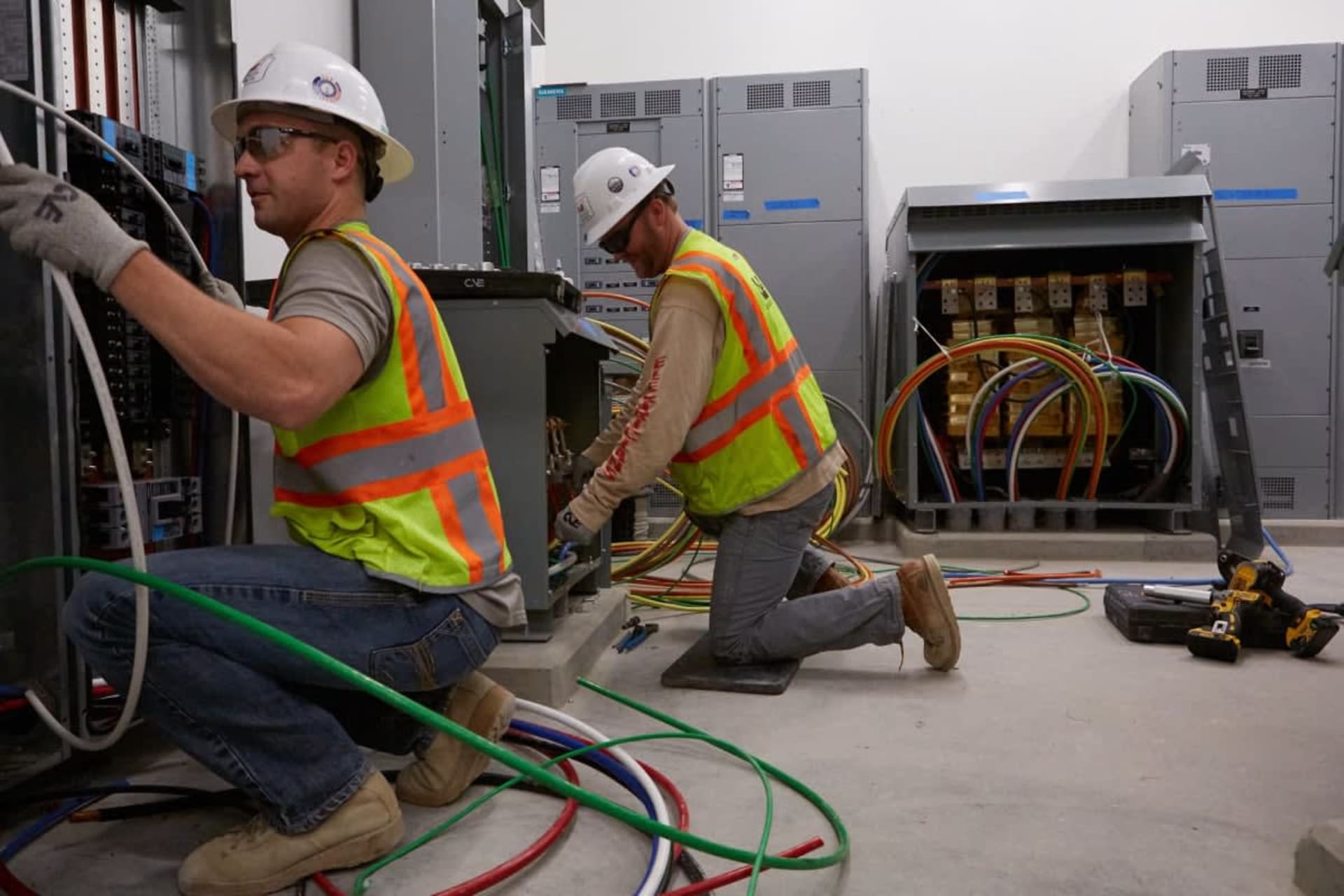 Elektrik Taahhütte 
Profesyonel Çözümler
