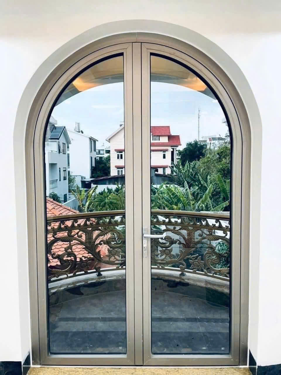Cửa đi 2 cánh uốn vòm