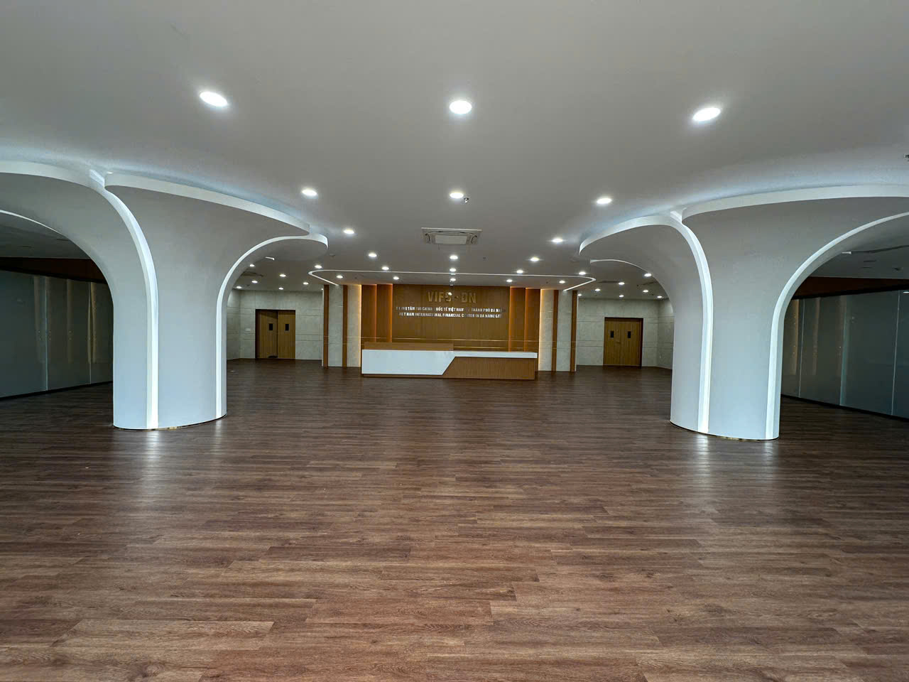 Sàn gỗ công - sàn Vinyl - Trần Tiêu Âm - vách kính ngăn phòng