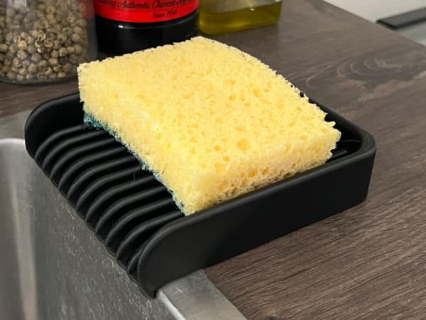 Moderno escurridor y soporte para esponjas