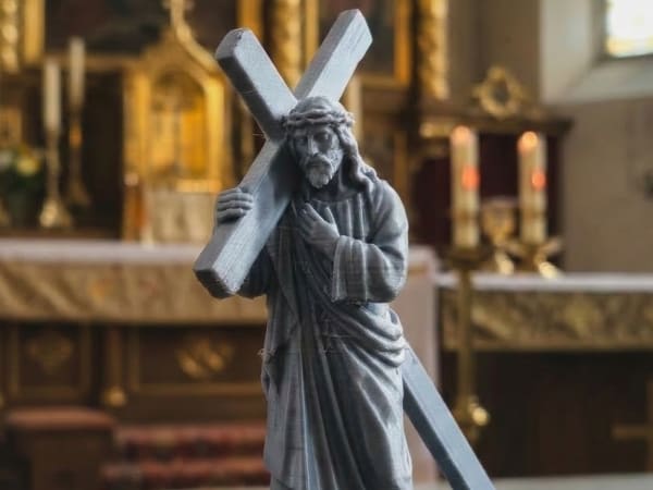 Jesús con la Cruz – Decoración Sagrada o Belén
