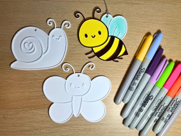 Nuevo conjunto para colorear de abejas, mariposas y caracoles