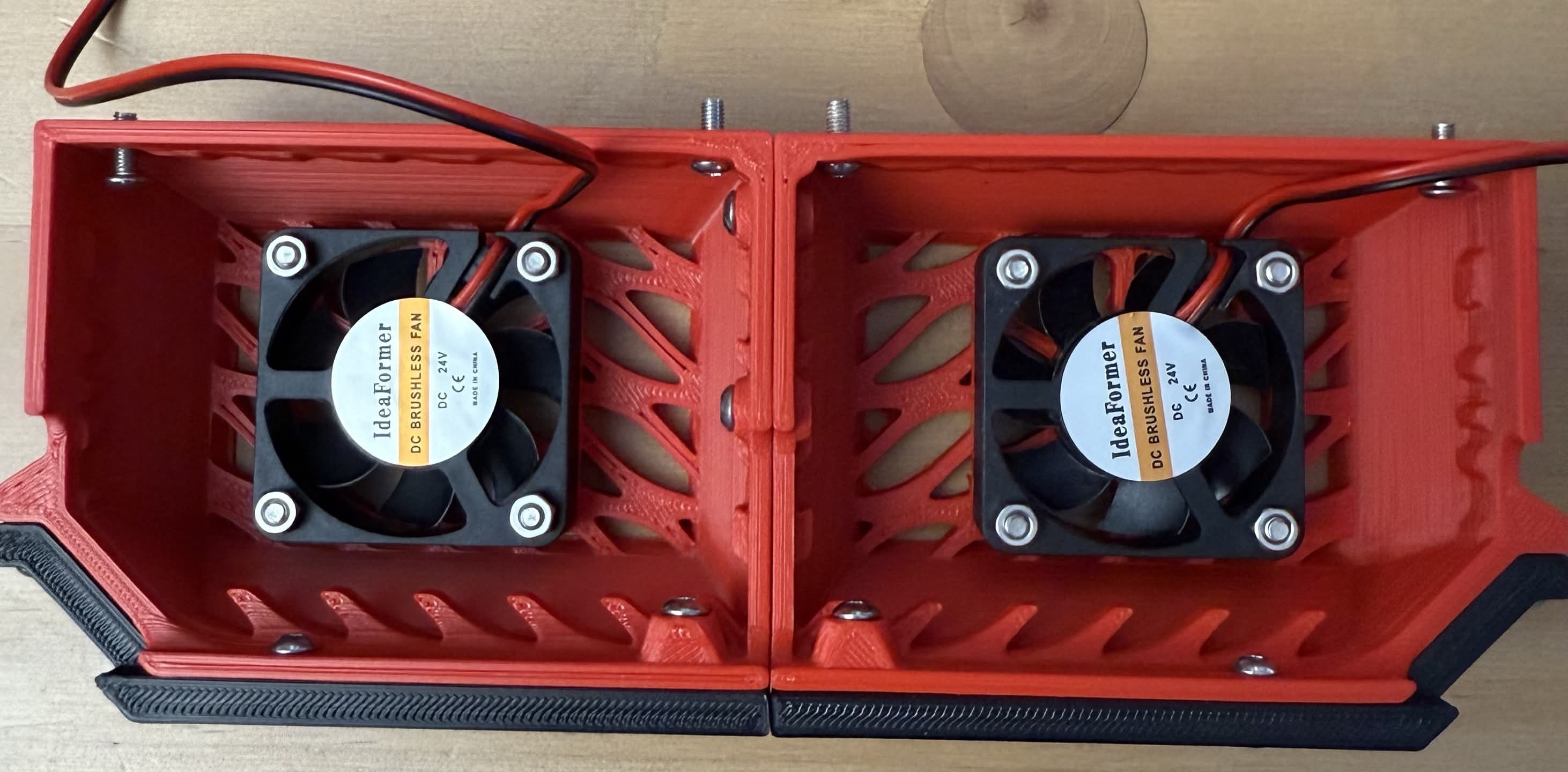 Side skirt with fans