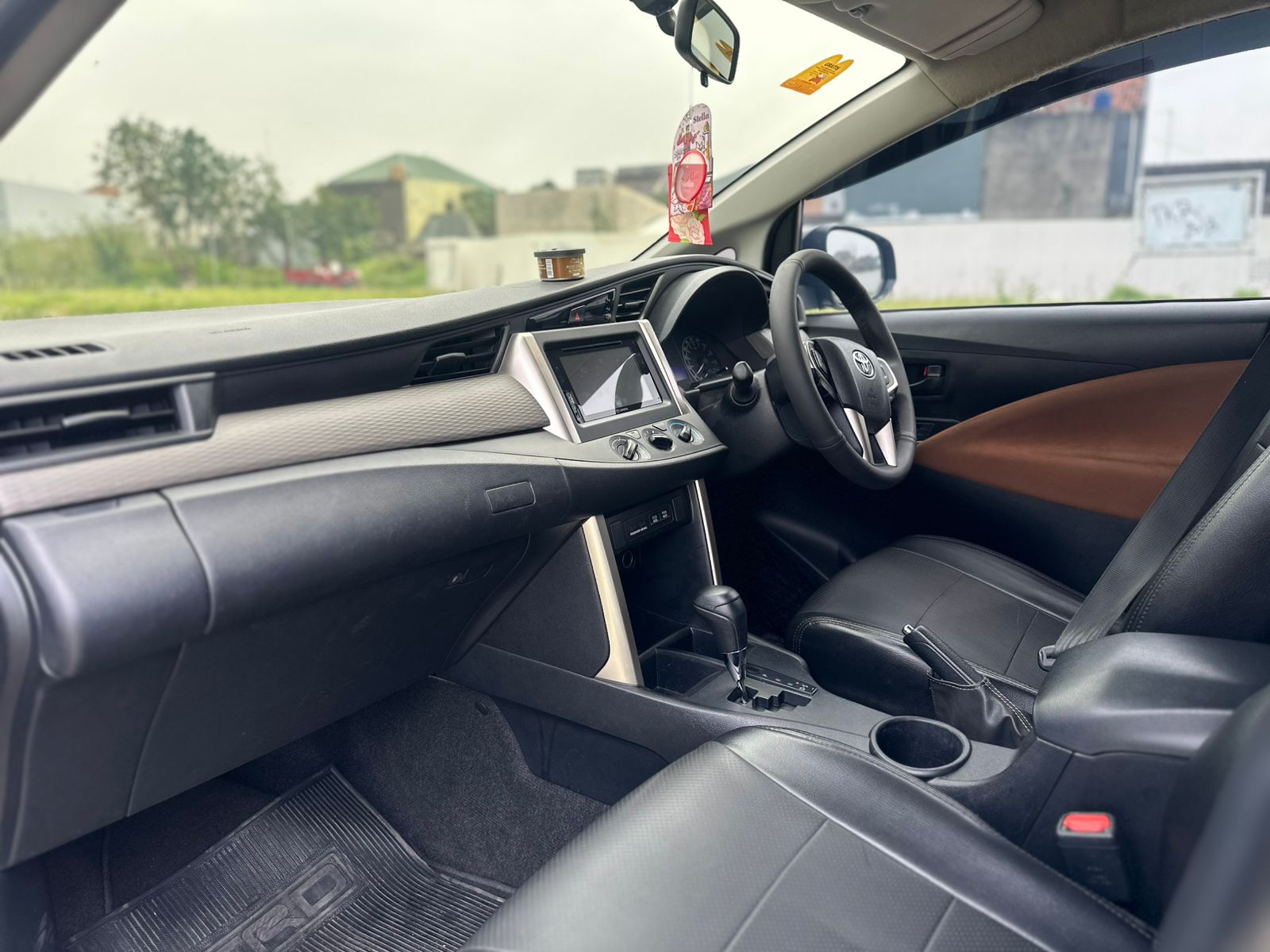 TOYOTA Innova G 2.0 AT 5