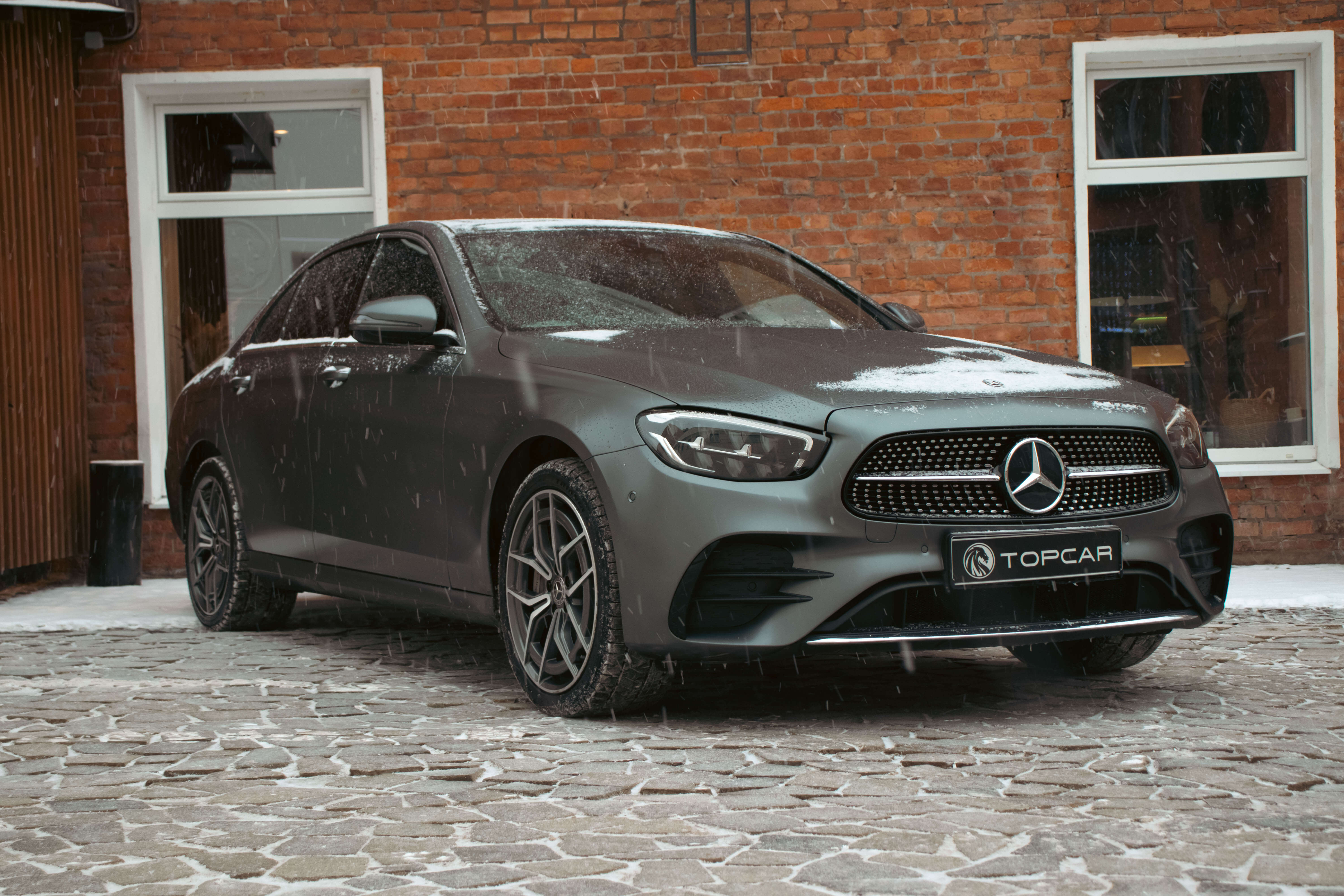 Rent Mercedes E350d in Moscow without a driver.